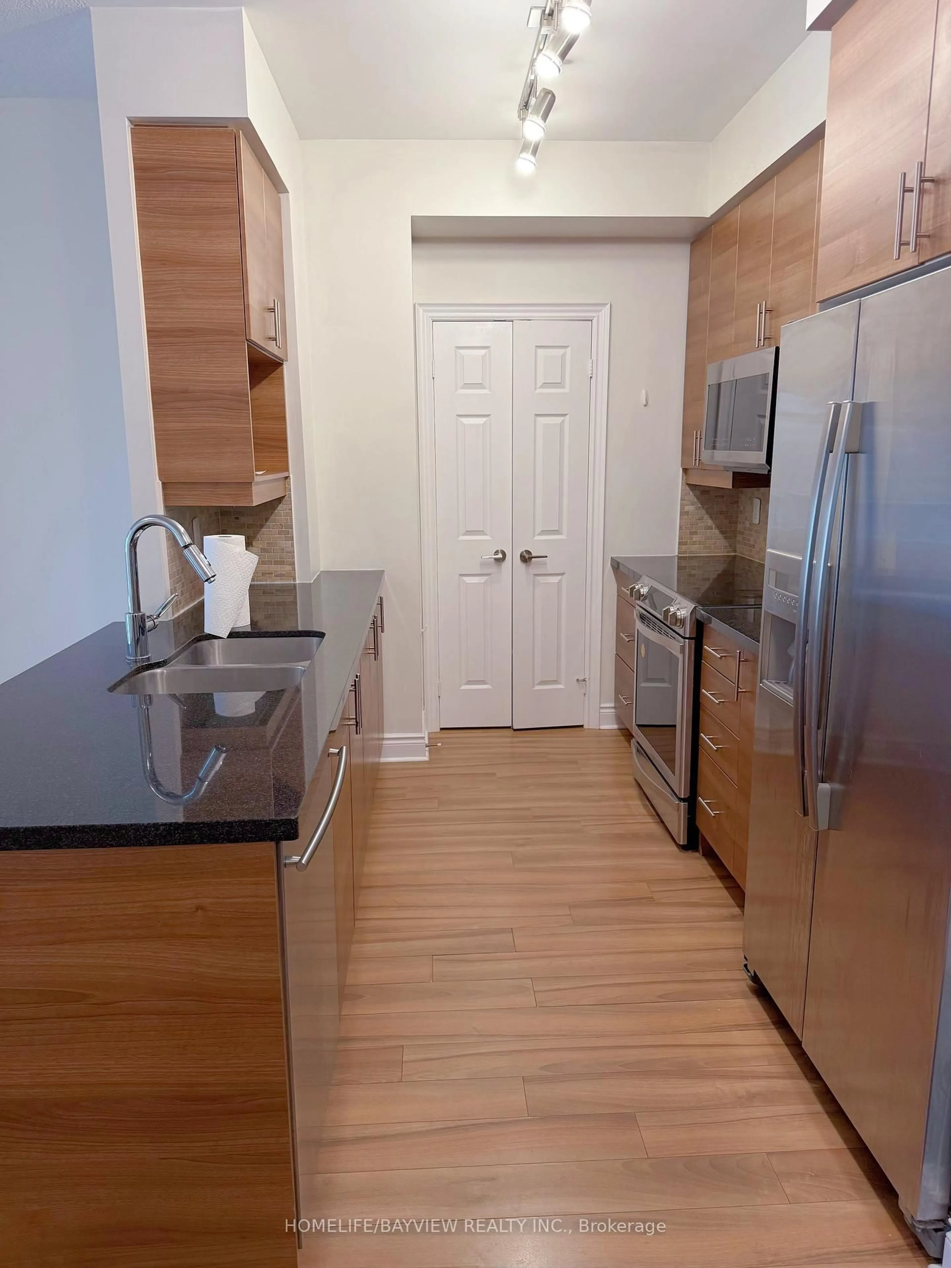 Standard kitchen, wood/laminate floor for 23 Cox Blvd #261, Markham Ontario L3R 7Z9
