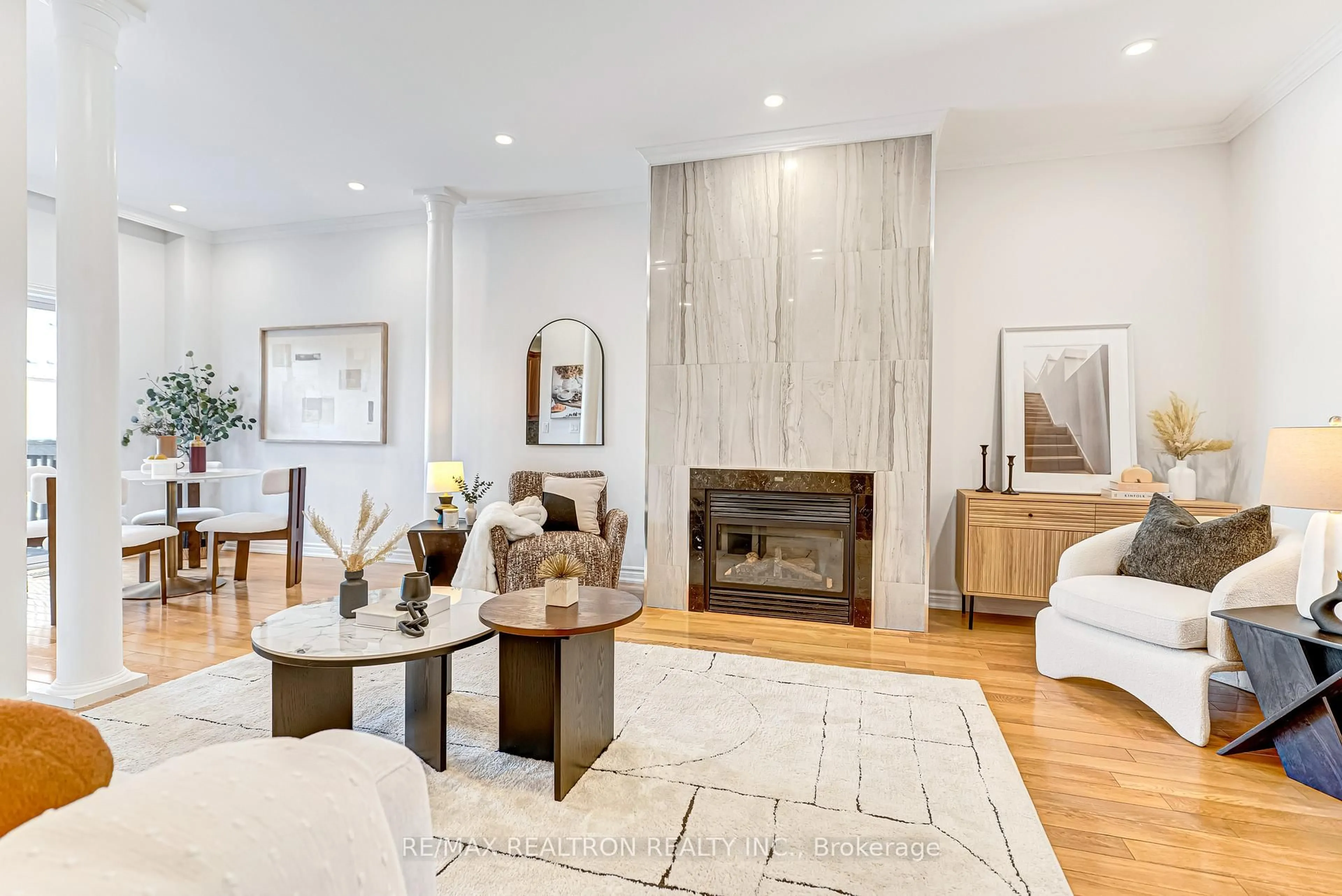 Living room with furniture, unknown for 61 Romance Dr, Richmond Hill Ontario L4S 2R7