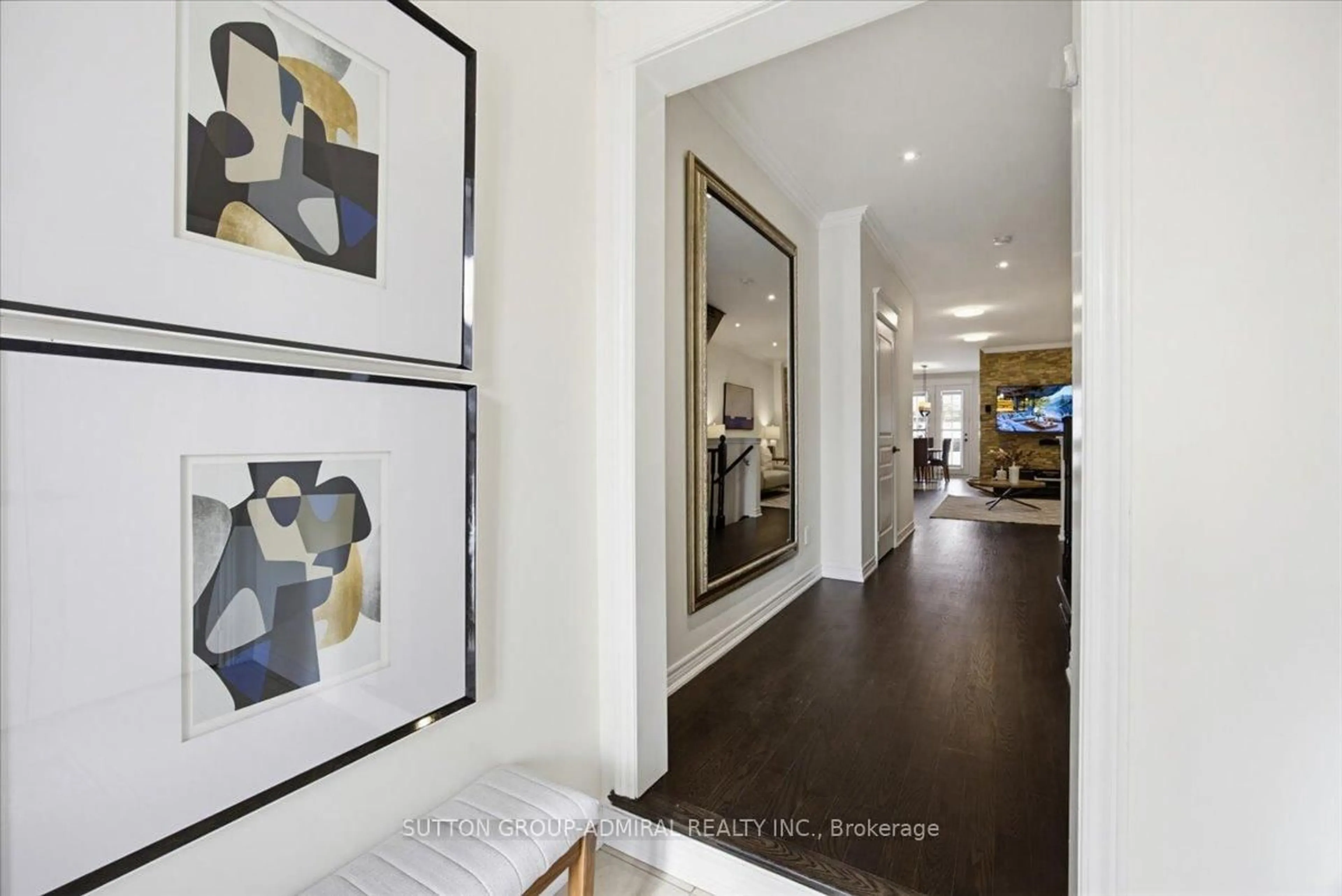 Indoor entryway for 68 Southvale Dr, Vaughan Ontario L6A 0Y6