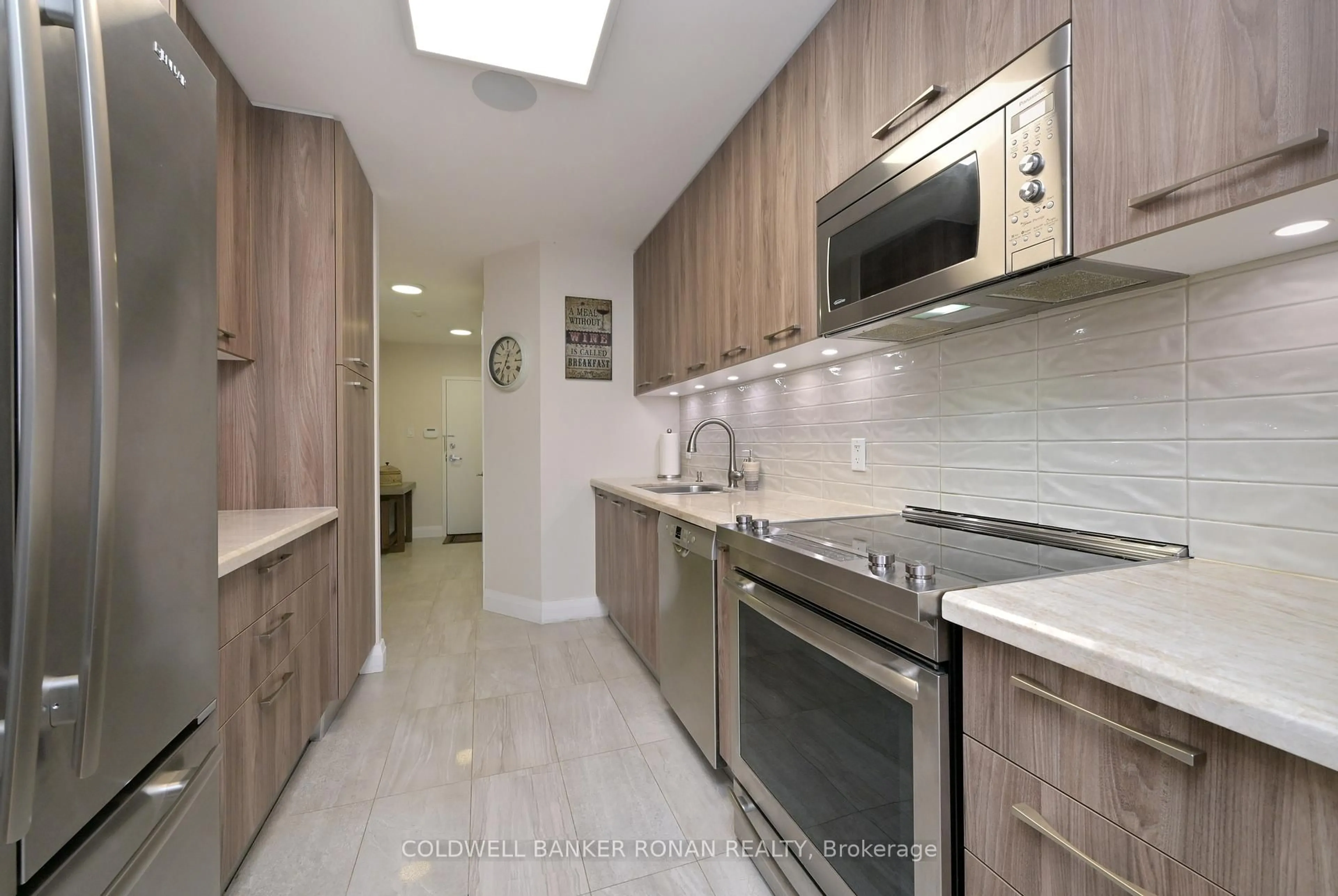 Standard kitchen, ceramic/tile floor for 32 Church St #115, King Ontario L0G 1T0