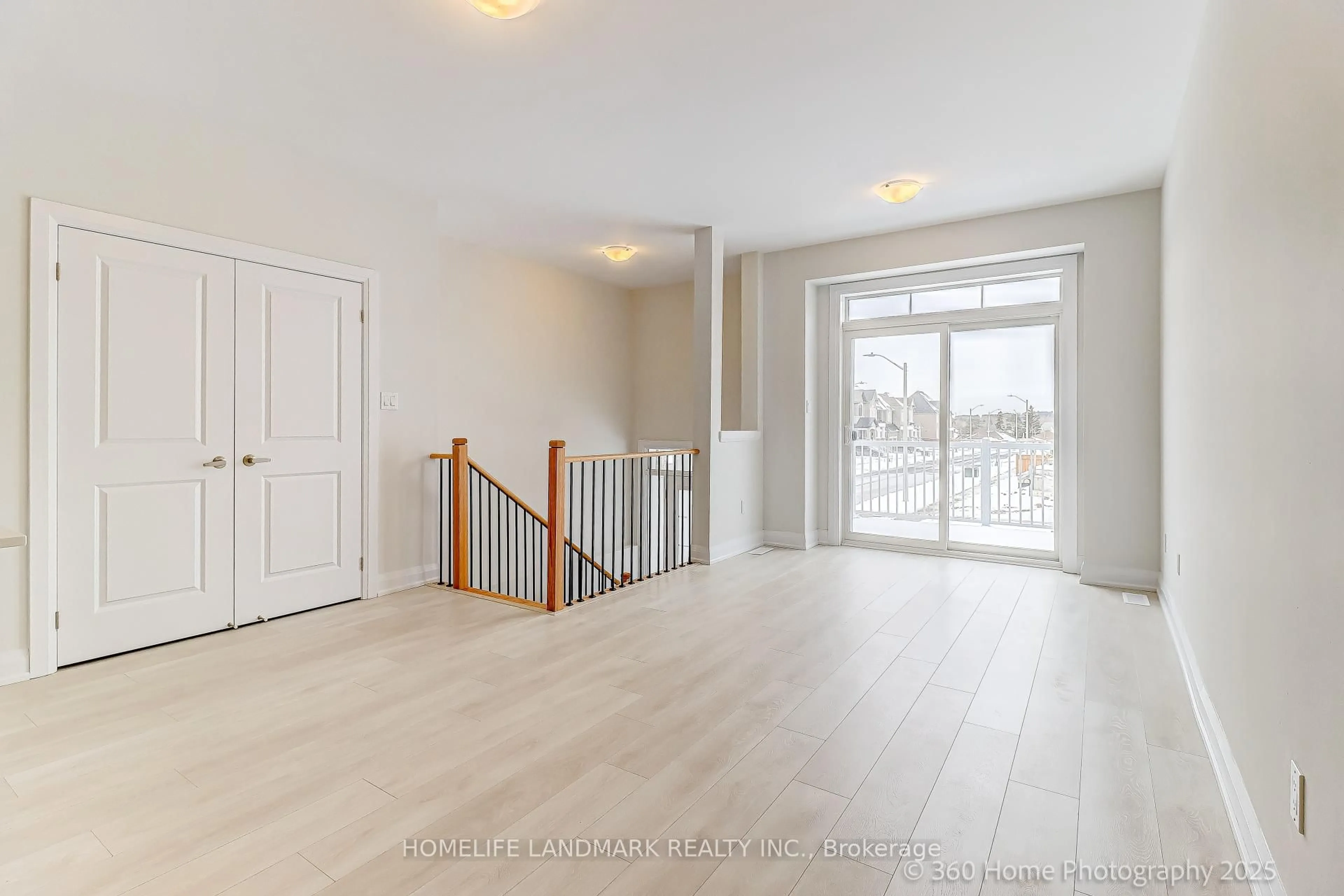 Indoor entryway for 119 Seguin St, Richmond Hill Ontario L4E 1N2