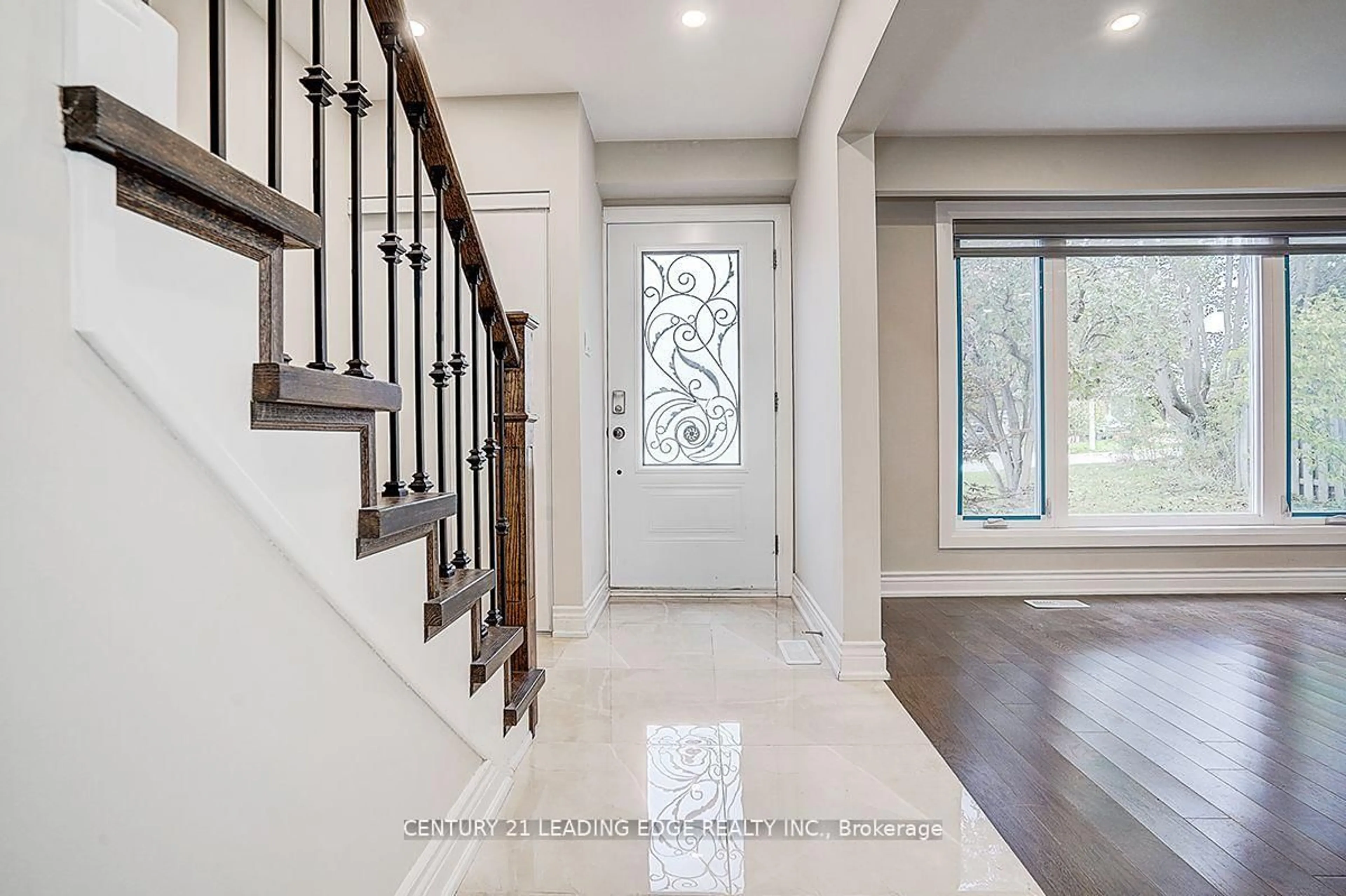 Indoor entryway for 83 Southdale Dr, Markham Ontario L3P 1K1