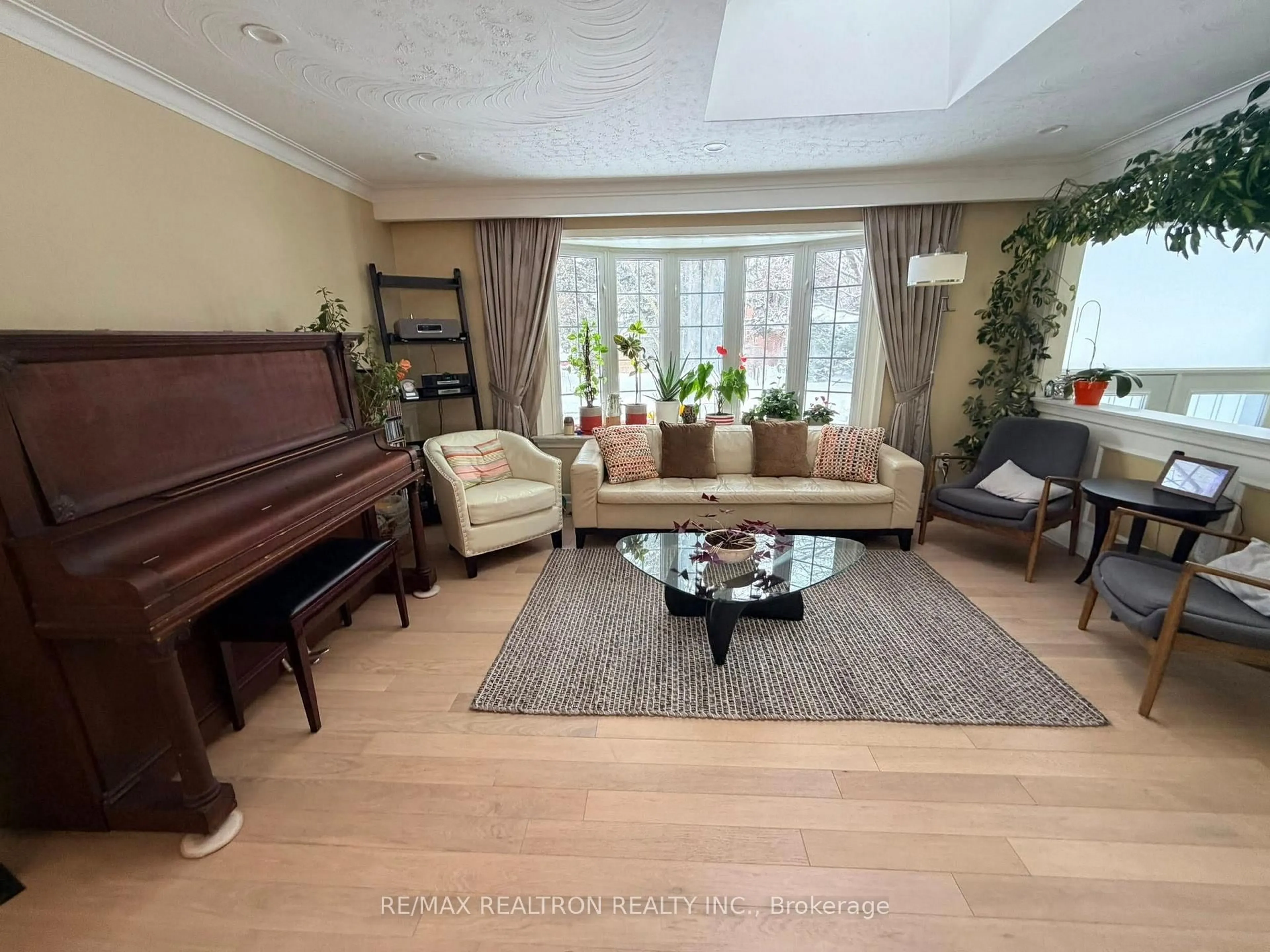 Living room with furniture, unknown for 288 Skopit Rd, Richmond Hill Ontario L4C 2Y8
