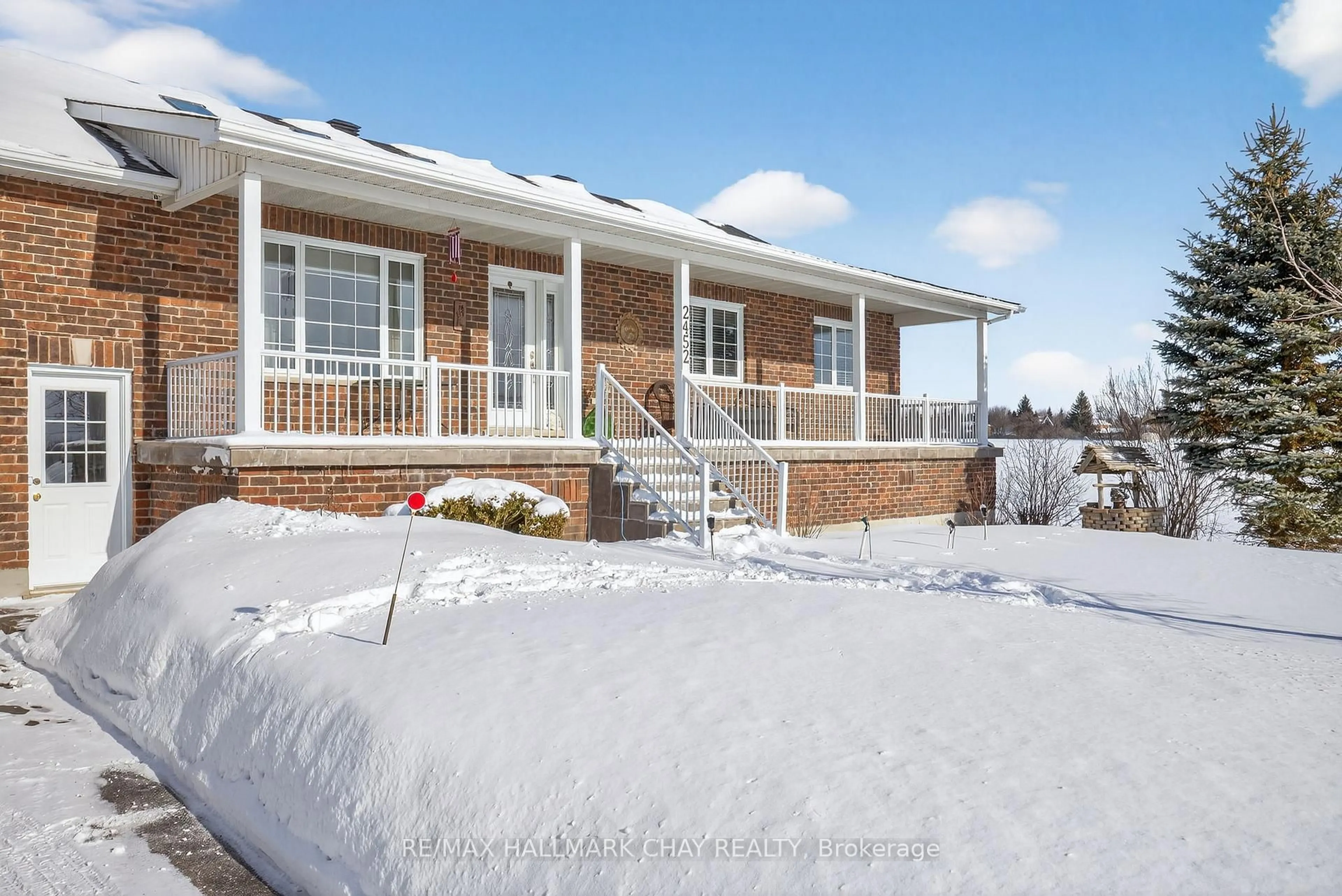 Home with brick exterior material, unknown for 2452 10th Line, Innisfil Ontario L9S 3R2