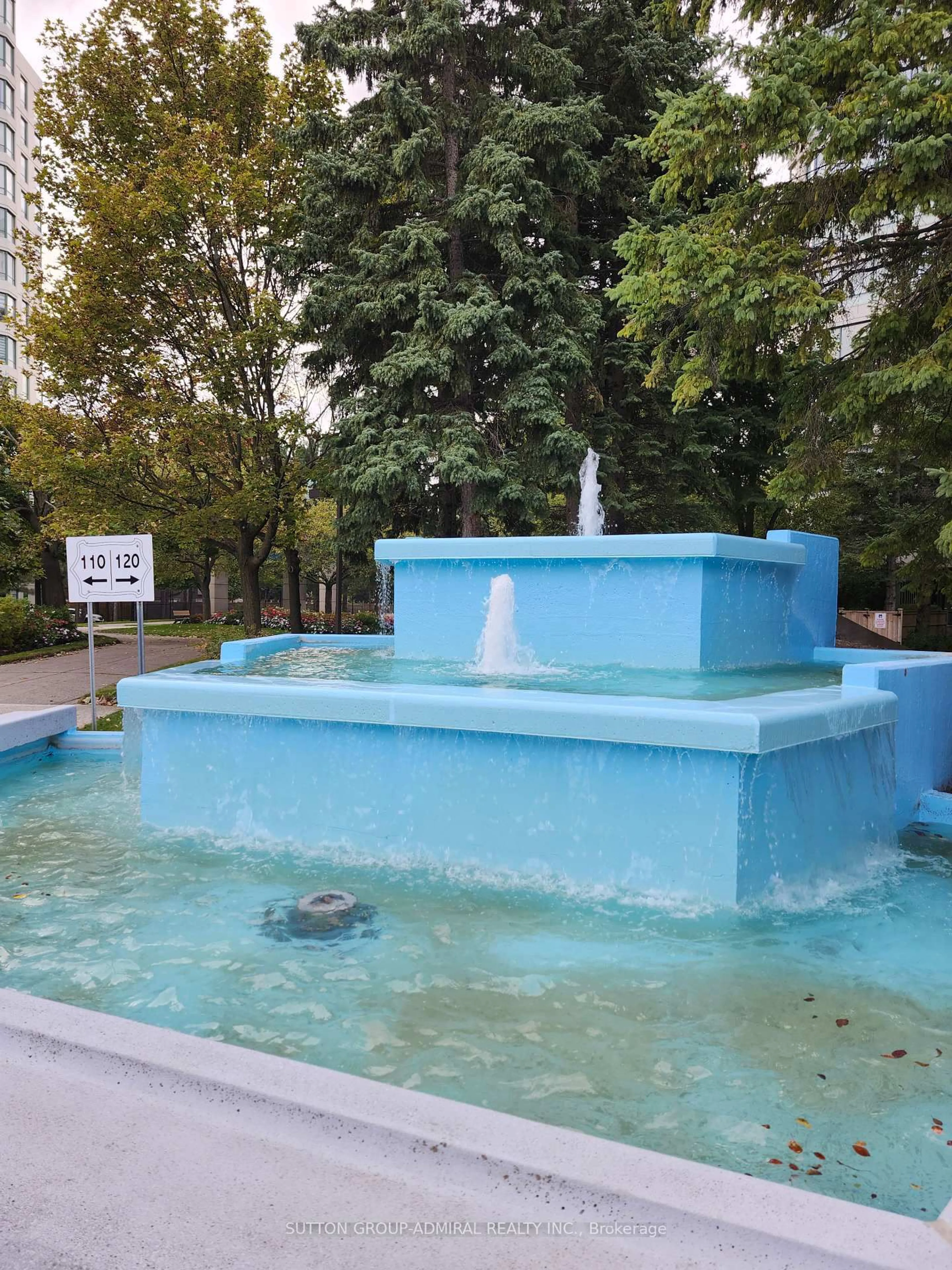 Pool for 120 Promenade Circ #910, Vaughan Ontario L4J 7W9