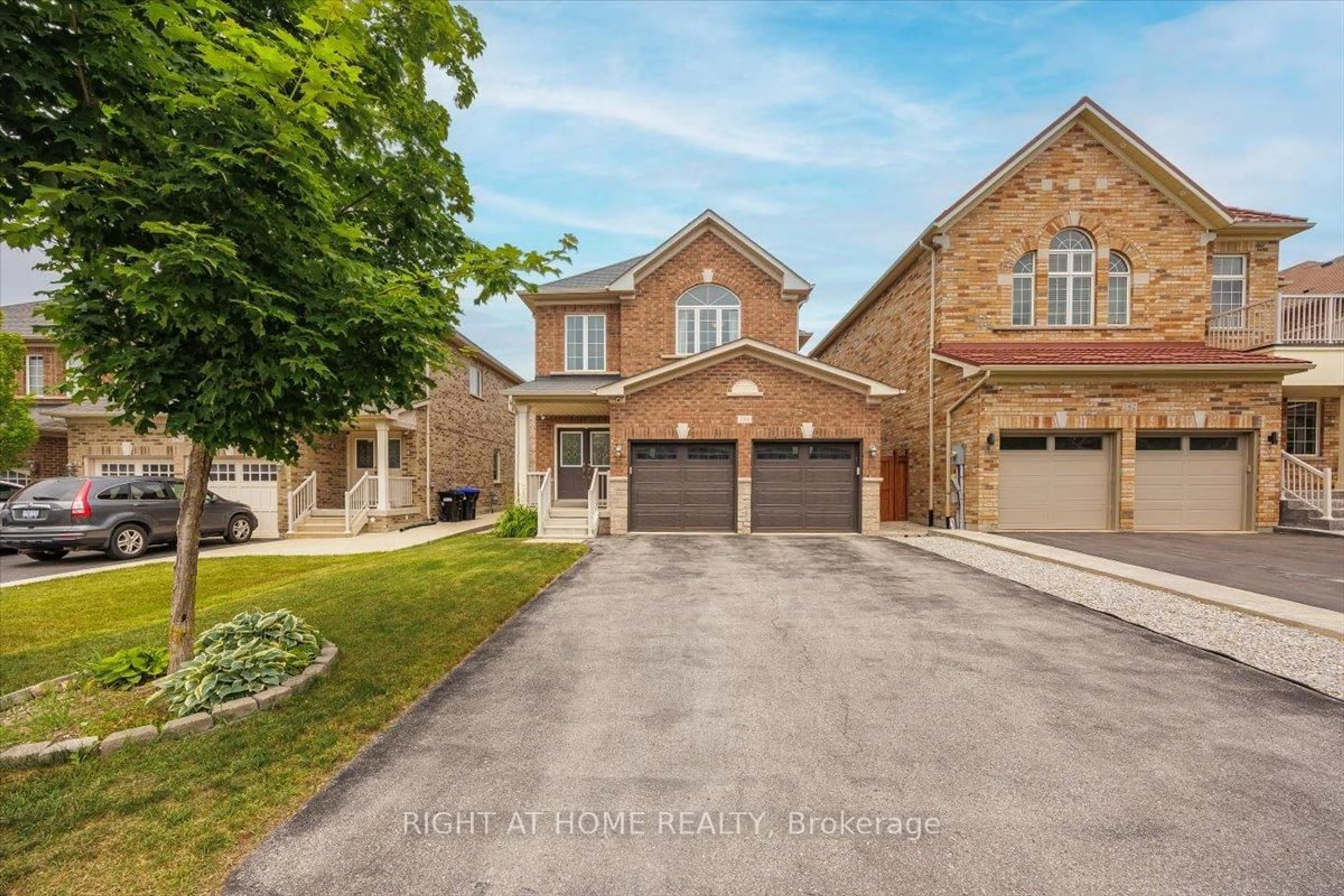 Home with brick exterior material, street for 166 Gardiner Dr, Bradford West Gwillimbury Ontario L3Z 0J5
