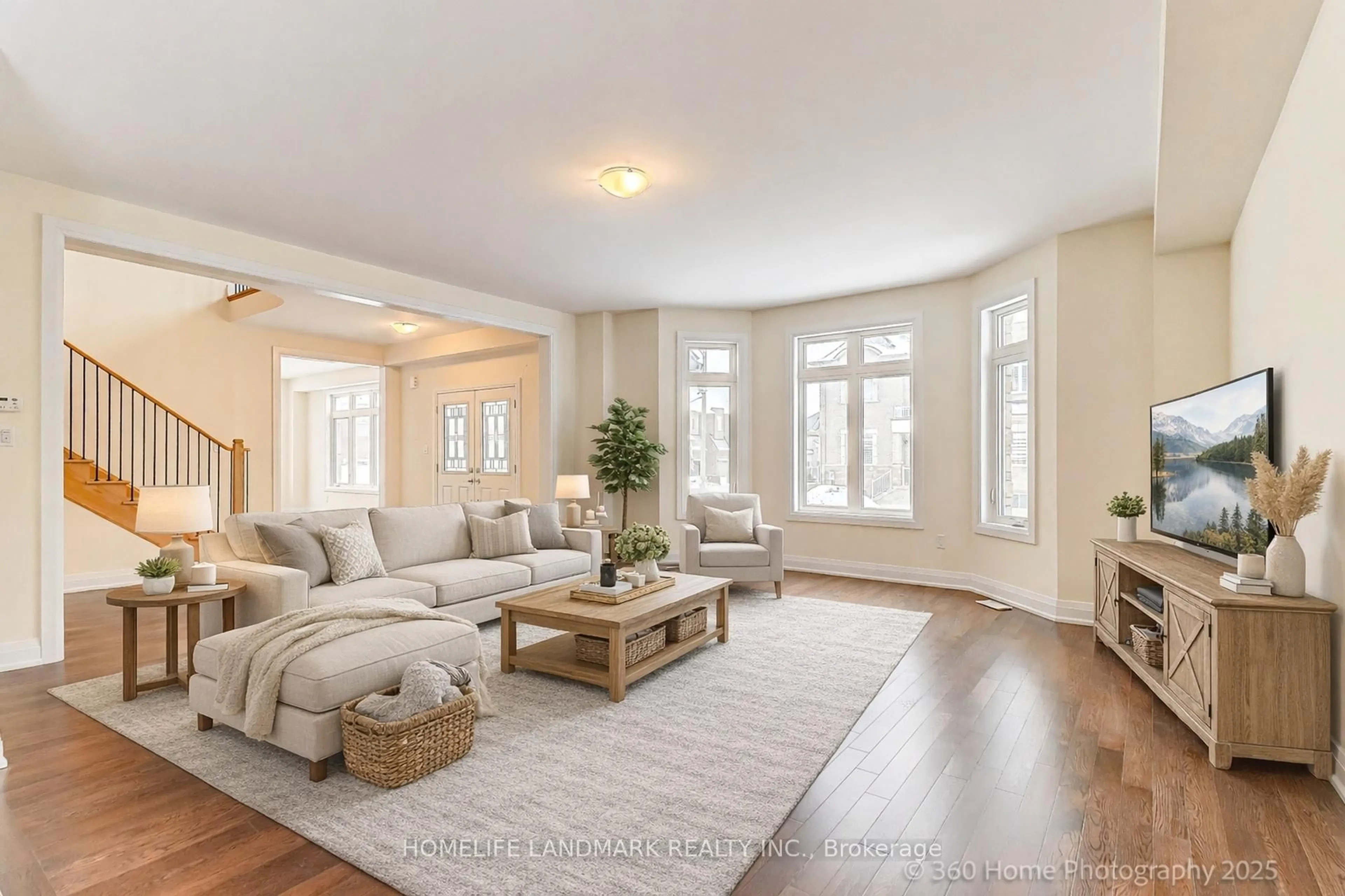 Living room with furniture, unknown for 8 Mapleton St, Richmond Hill Ontario L4E 1N1