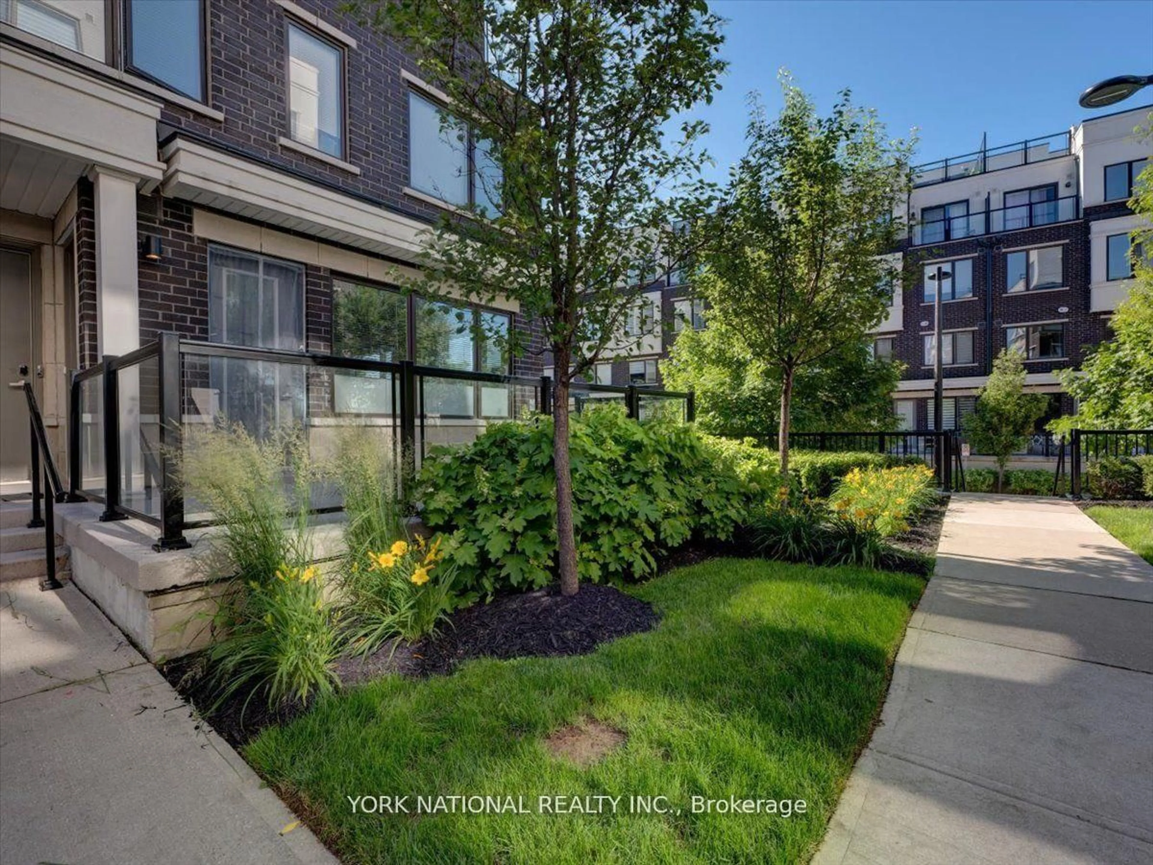 Patio, street for 300 Alex Gardner Circ #54, Aurora Ontario L4G 3G5