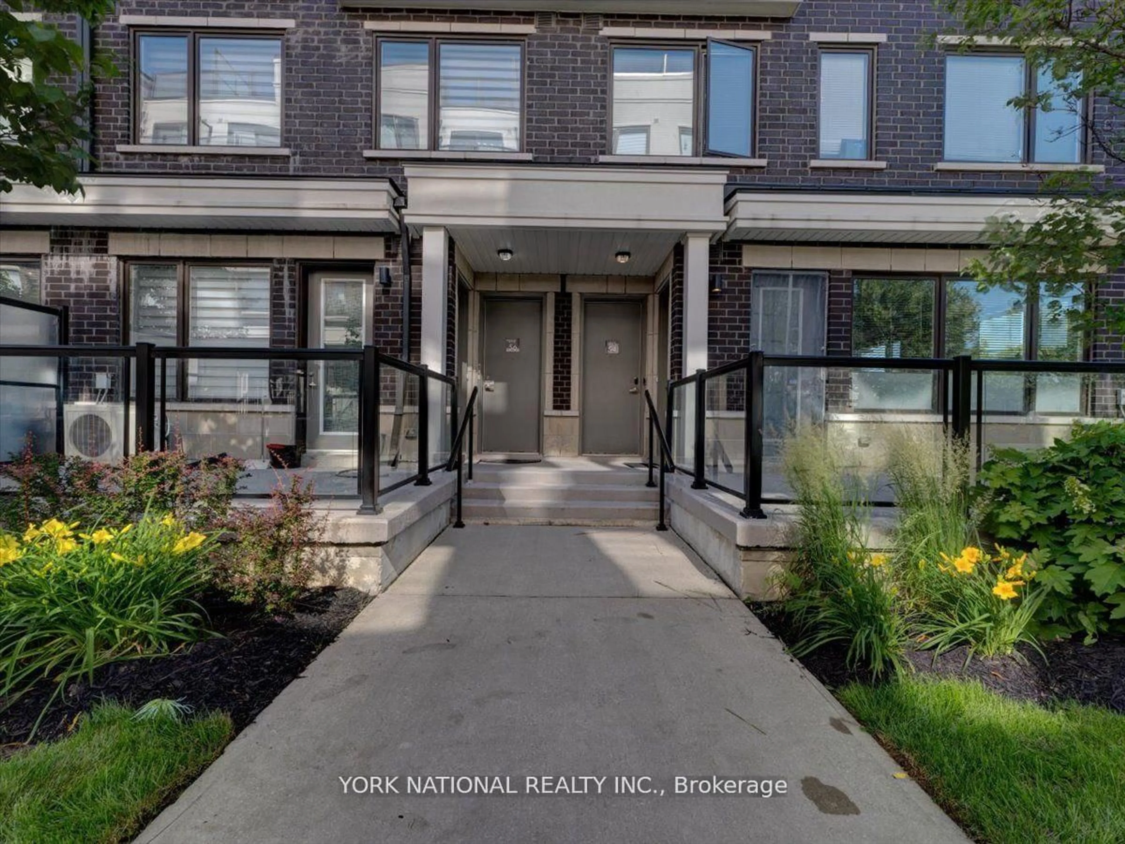 Indoor entryway for 300 Alex Gardner Circ #54, Aurora Ontario L4G 3G5