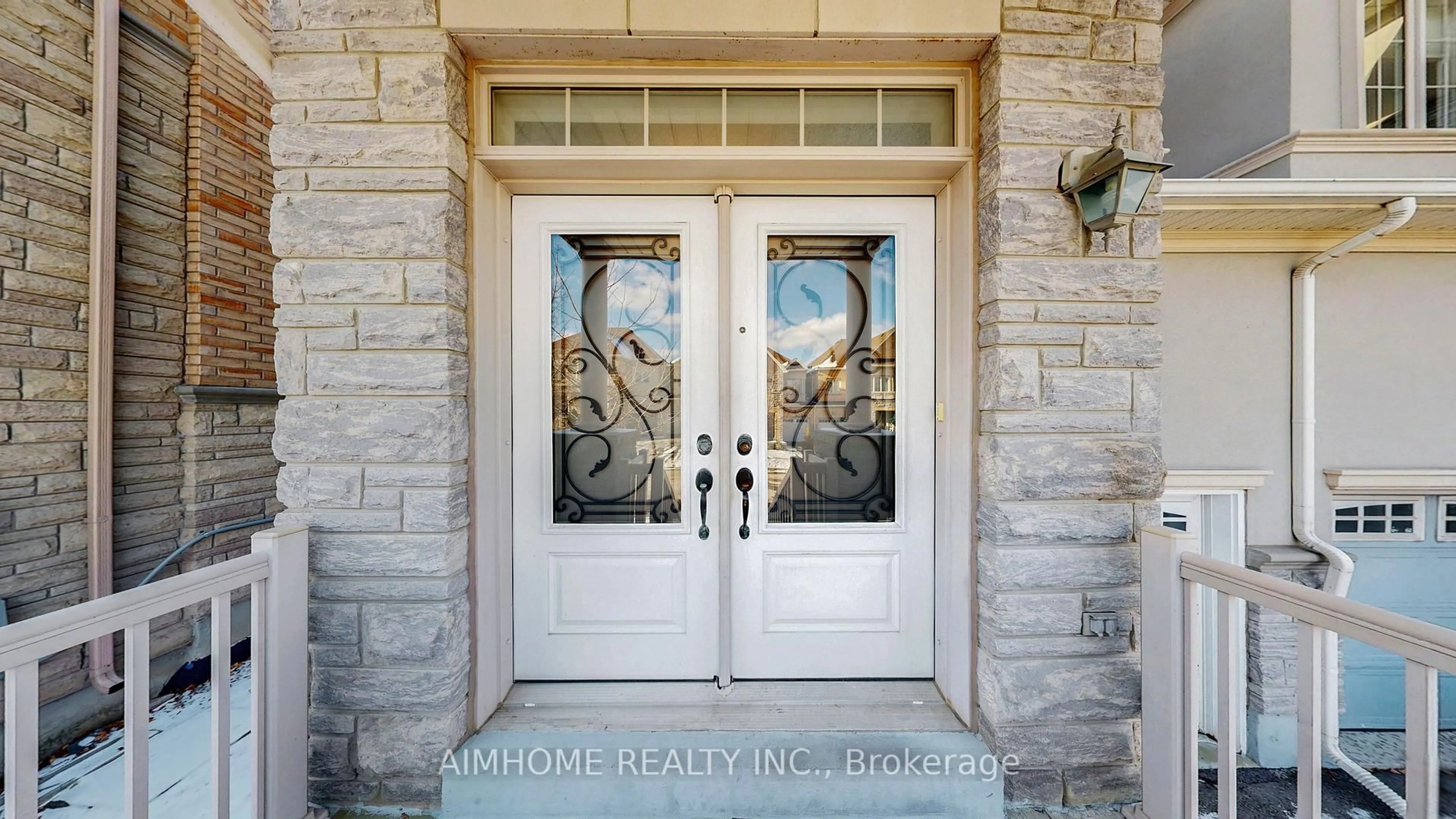 Indoor entryway for 18 Bristlewood Cres, Vaughan Ontario L4J 0H4