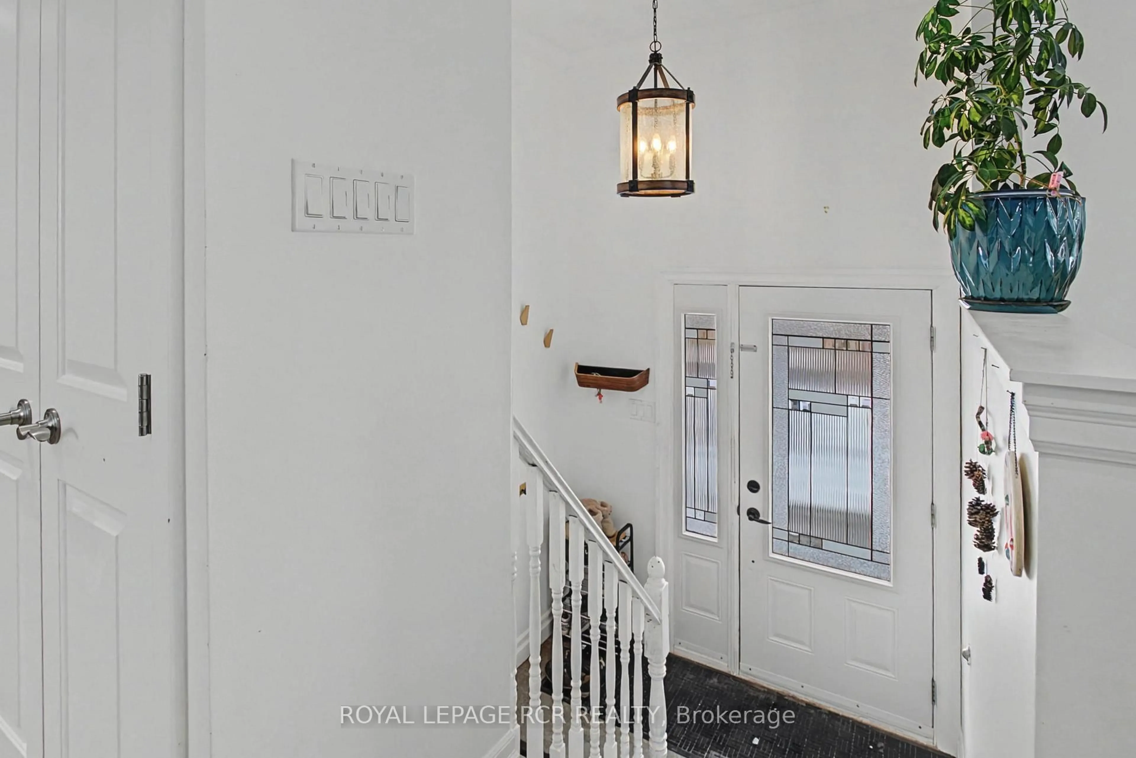 Indoor foyer for 248 Talbot Cres, Newmarket Ontario L3Y 1A3