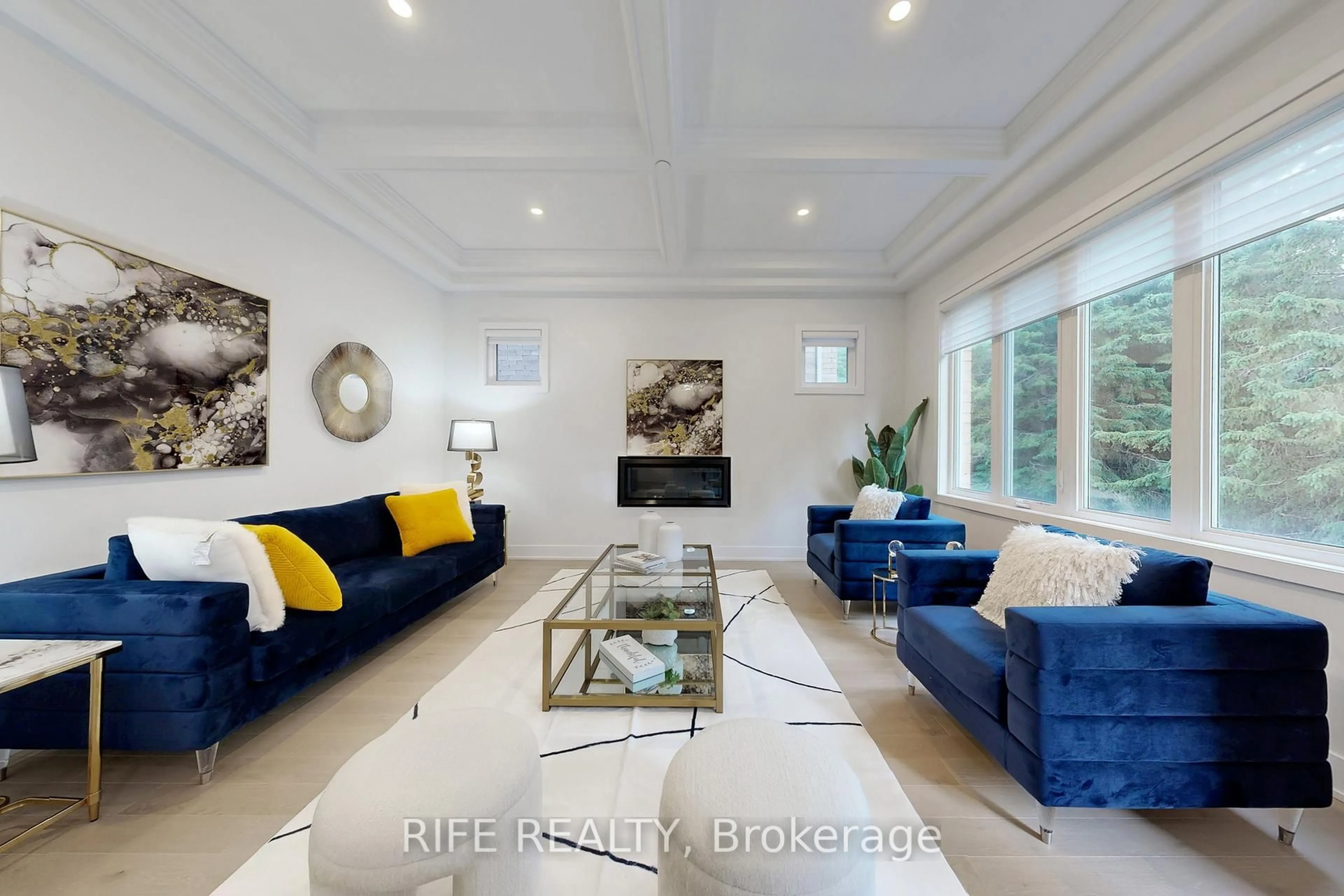 Living room with furniture, unknown for 234 Sikura Circ, Aurora Ontario L4G 3Y8