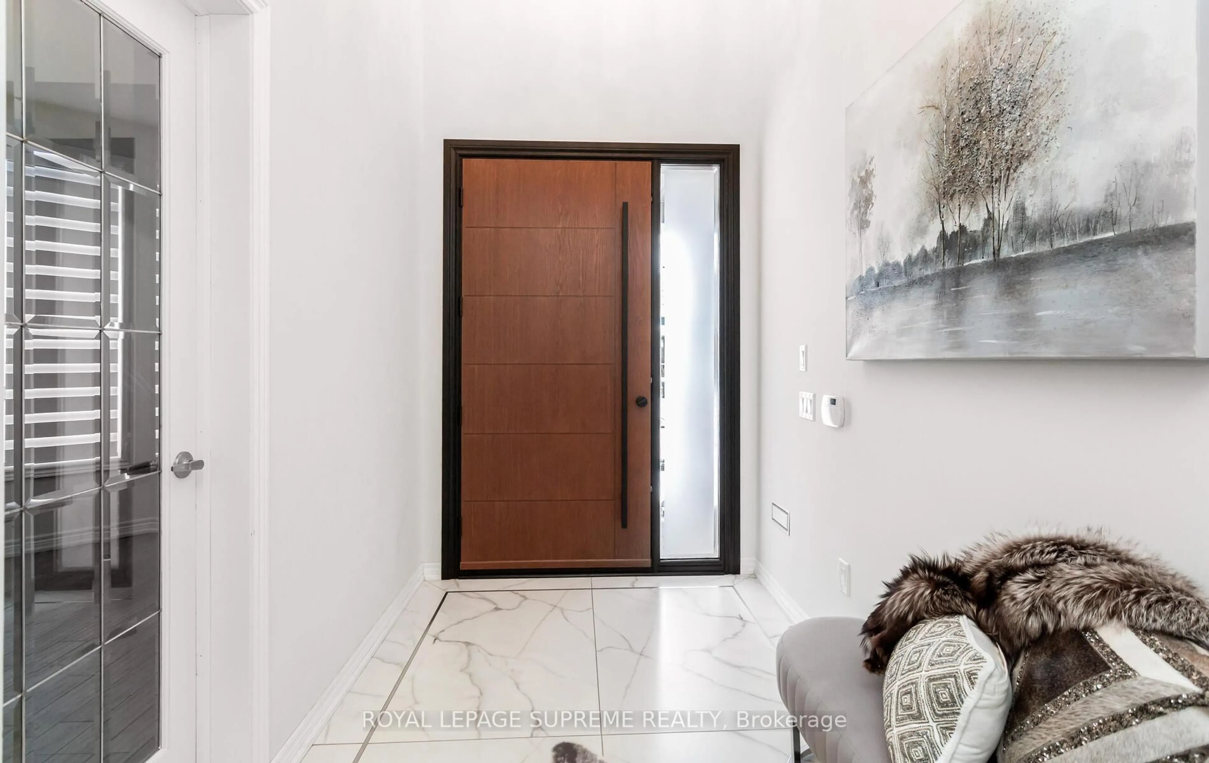 Indoor entryway for 95 Selby Cres, Bradford West Gwillimbury Ontario L3Z 0V3