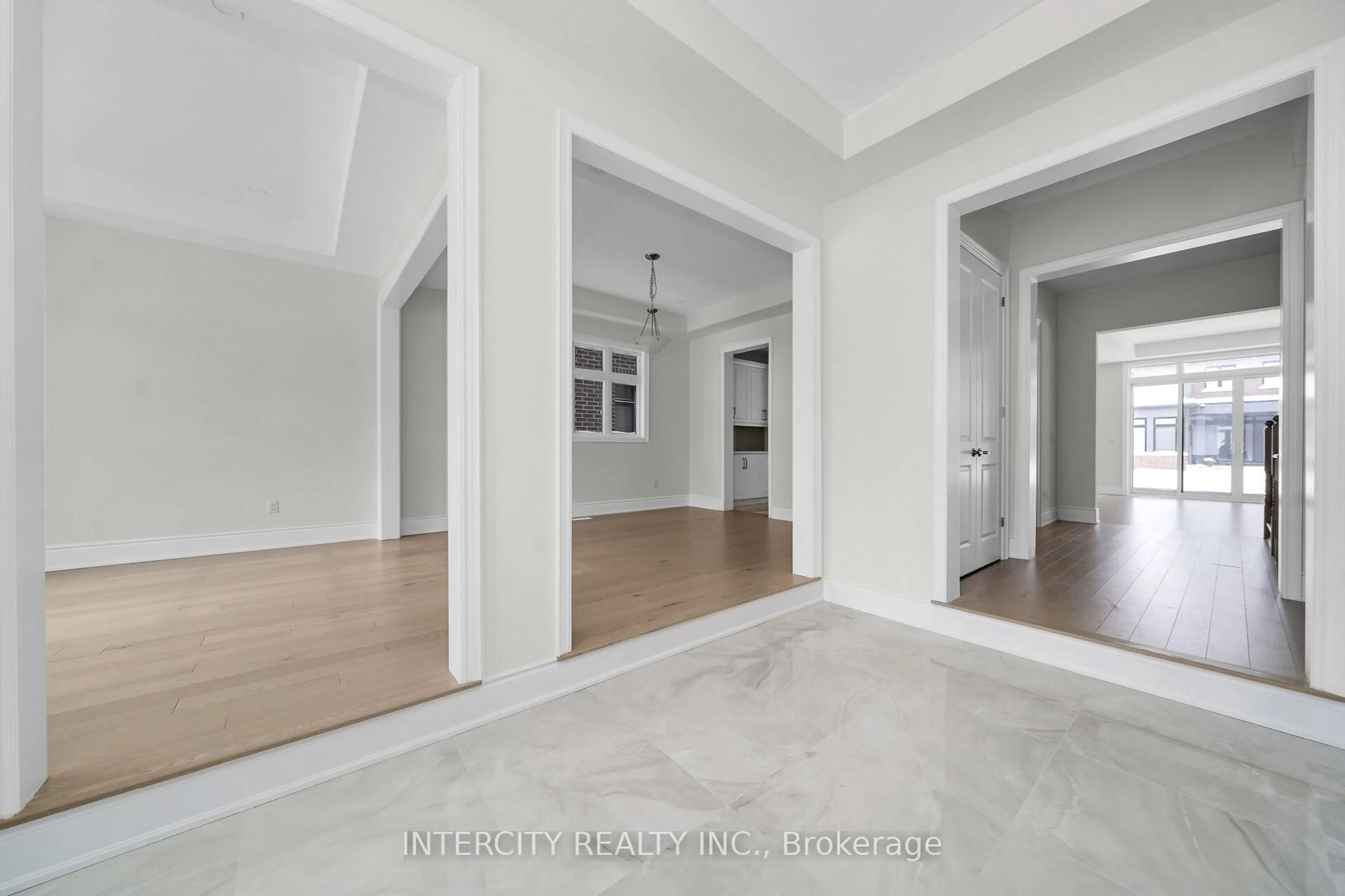 Indoor entryway for 10 Saxby Farm Ave #Lot 19N, King Ontario L7B 0T2