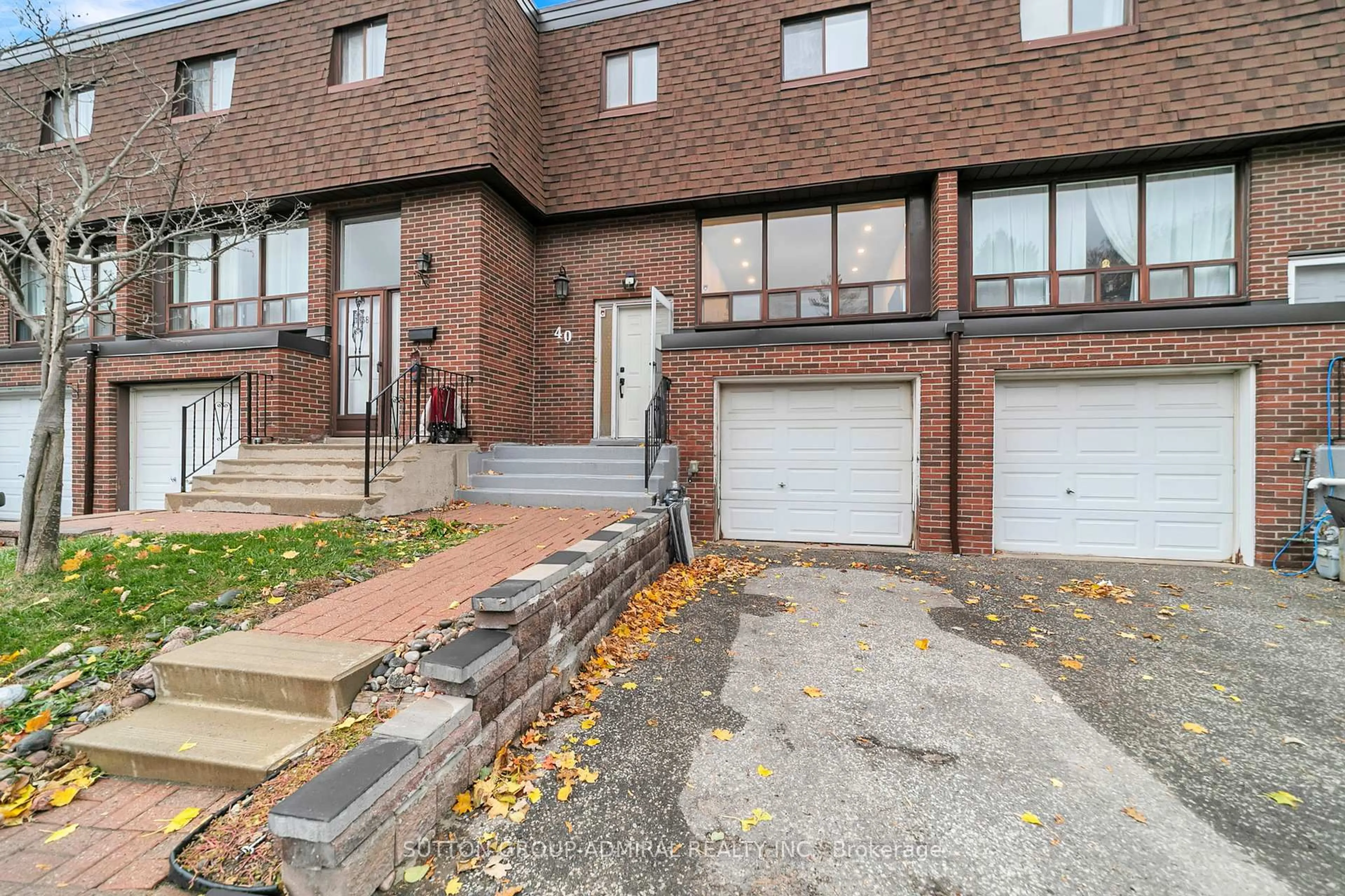 Home with brick exterior material, street for 40 Stately Way, Markham Ontario L3T 3Z8