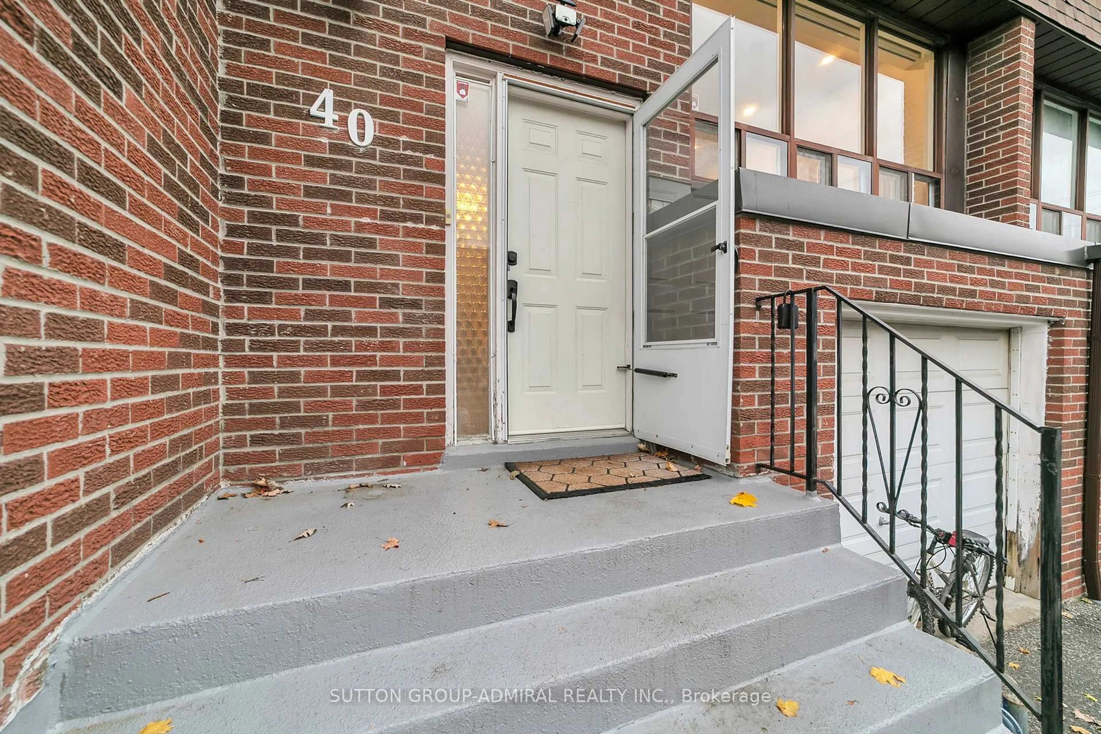 Home with brick exterior material, street for 40 Stately Way, Markham Ontario L3T 3Z8