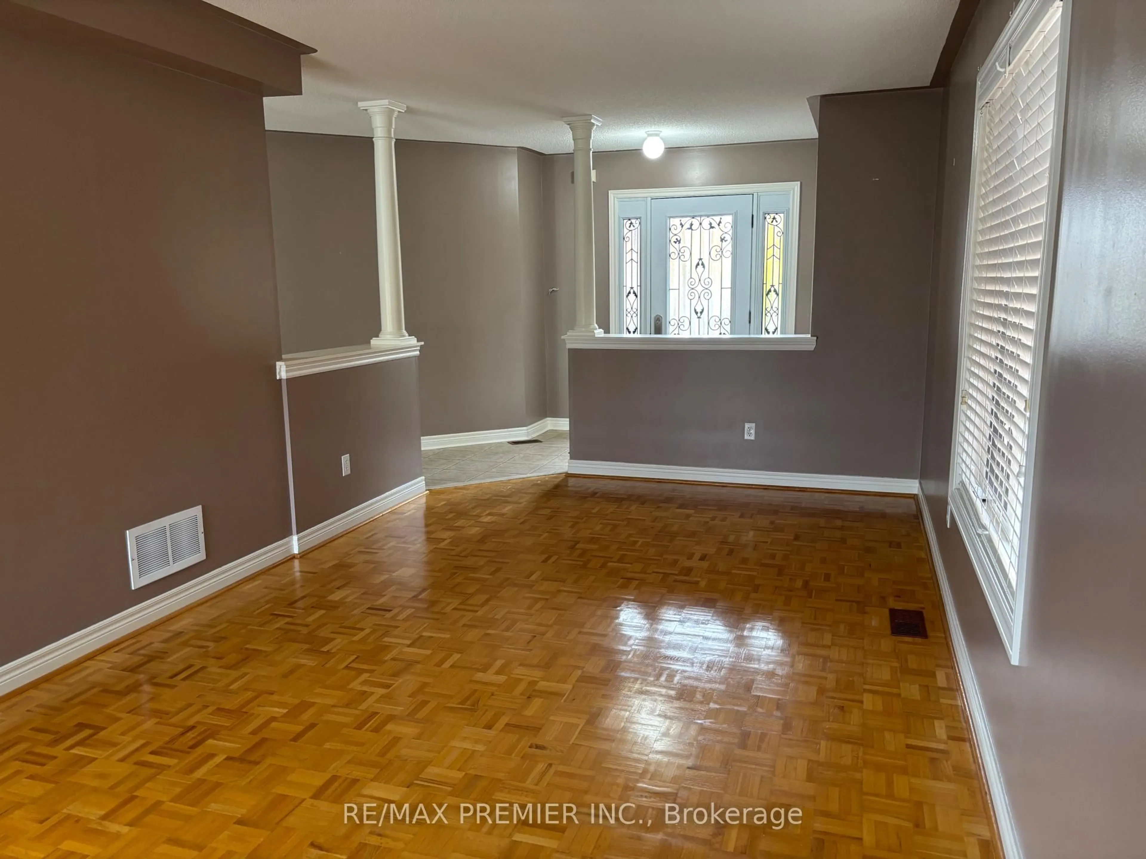 A pic of a room for 325 Vellore Ave, Vaughan Ontario L4H 2Z2