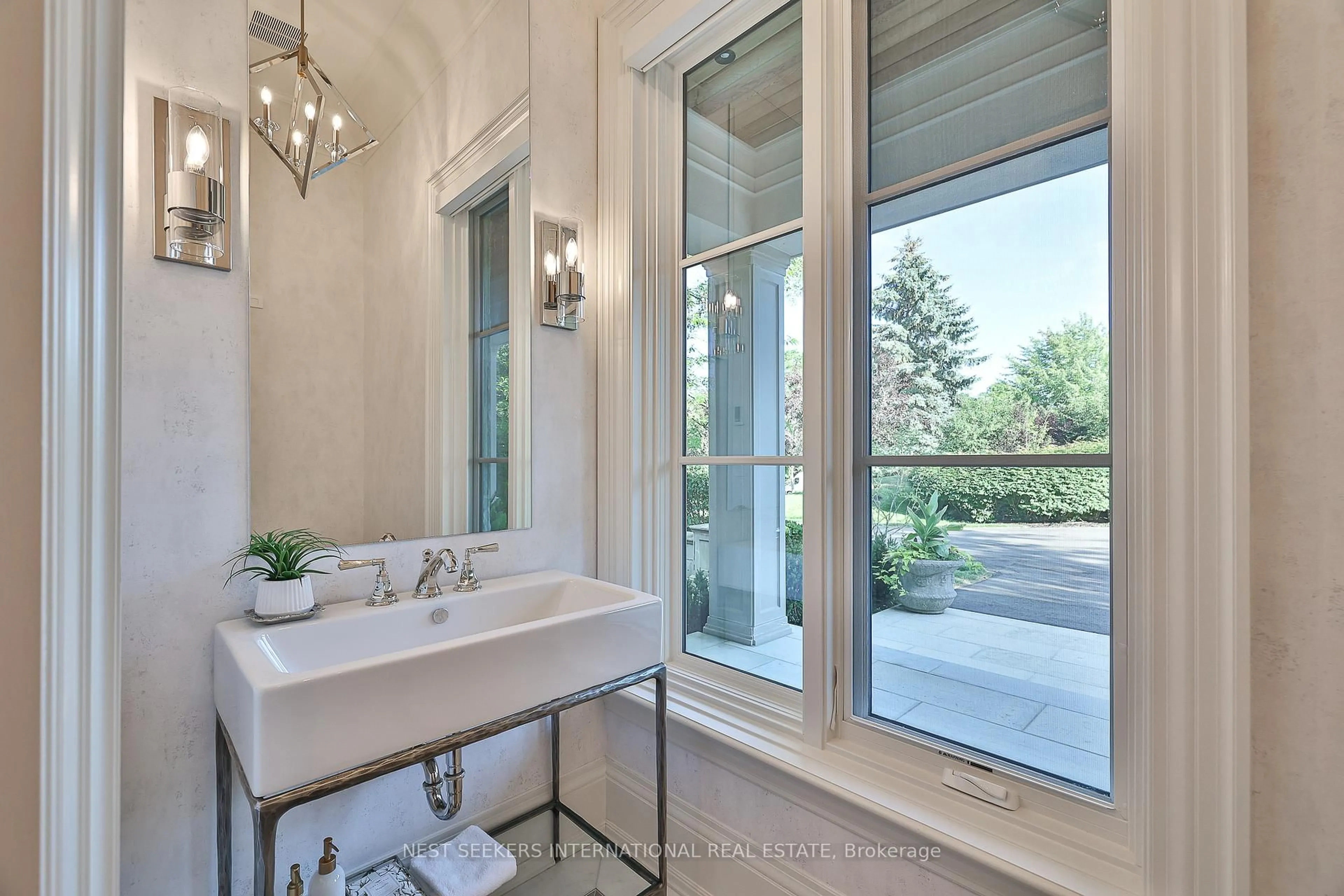 Contemporary bathroom, ceramic/tile floor for 16 Eversley Hall, King Ontario L7B 1L8