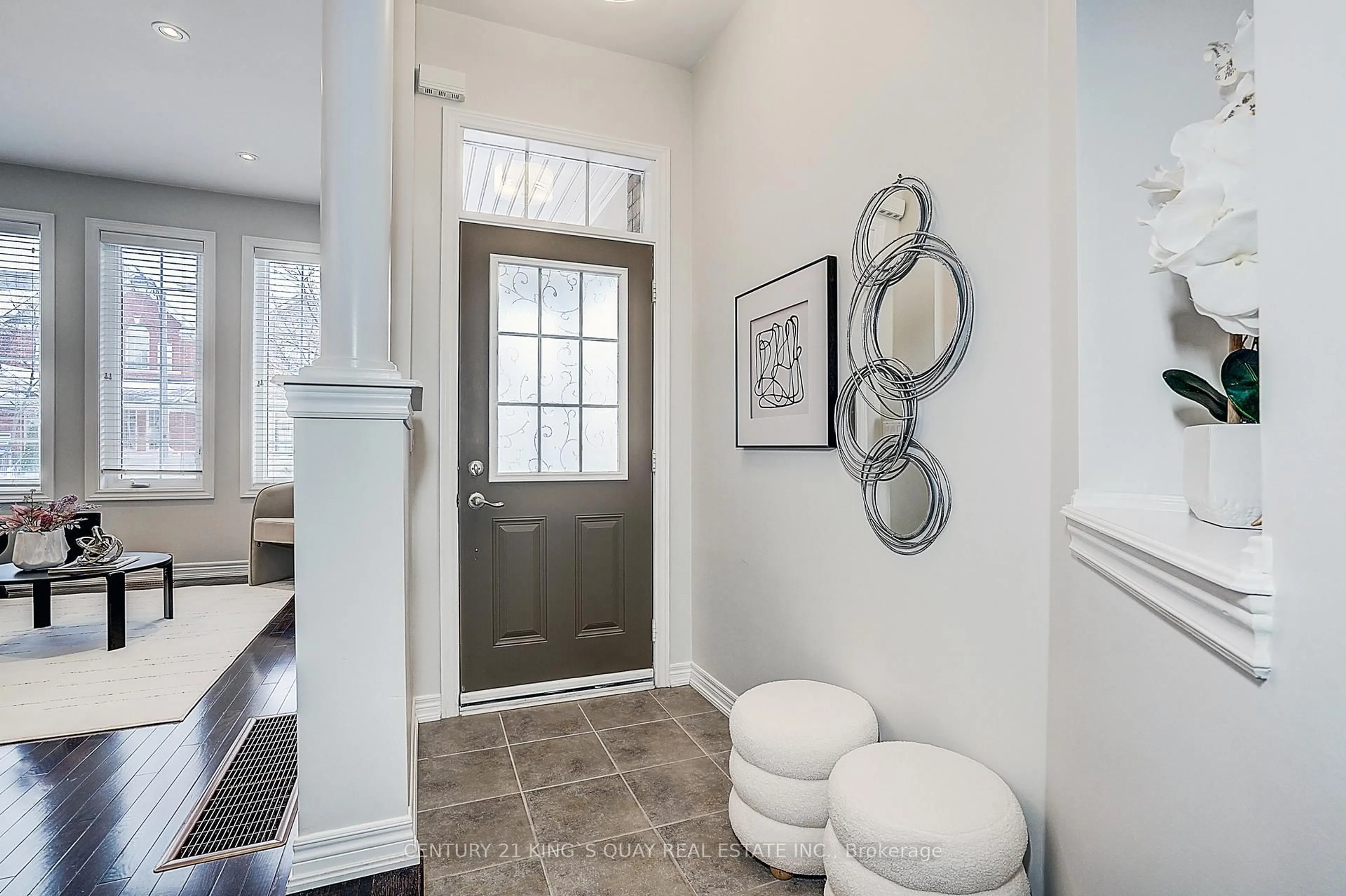 Indoor entryway for 16 Pisanelli Ave, Markham Ontario L6C 0H5