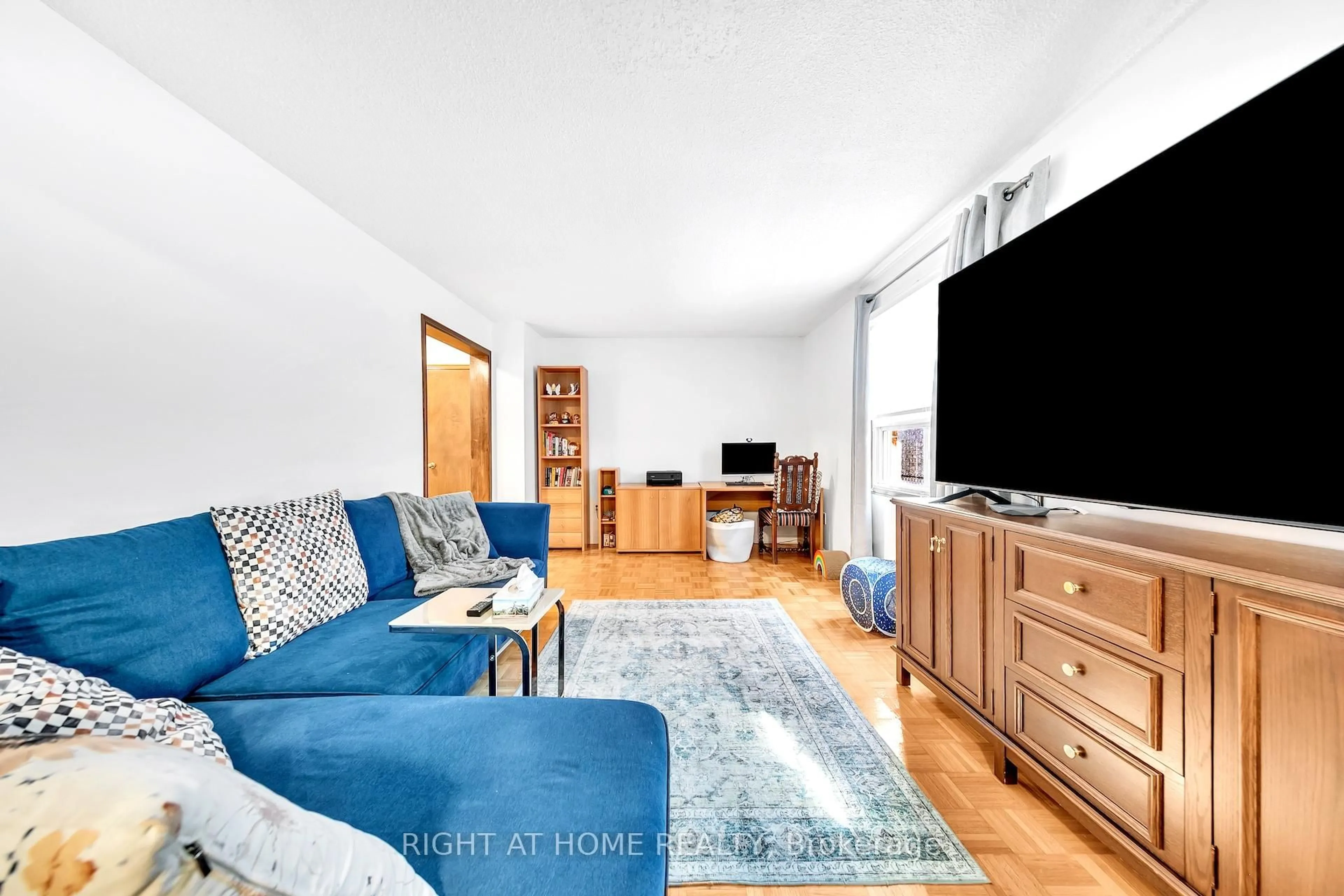 Living room with furniture, wood/laminate floor for 8 Terra Rd, Vaughan Ontario L4L 3J5