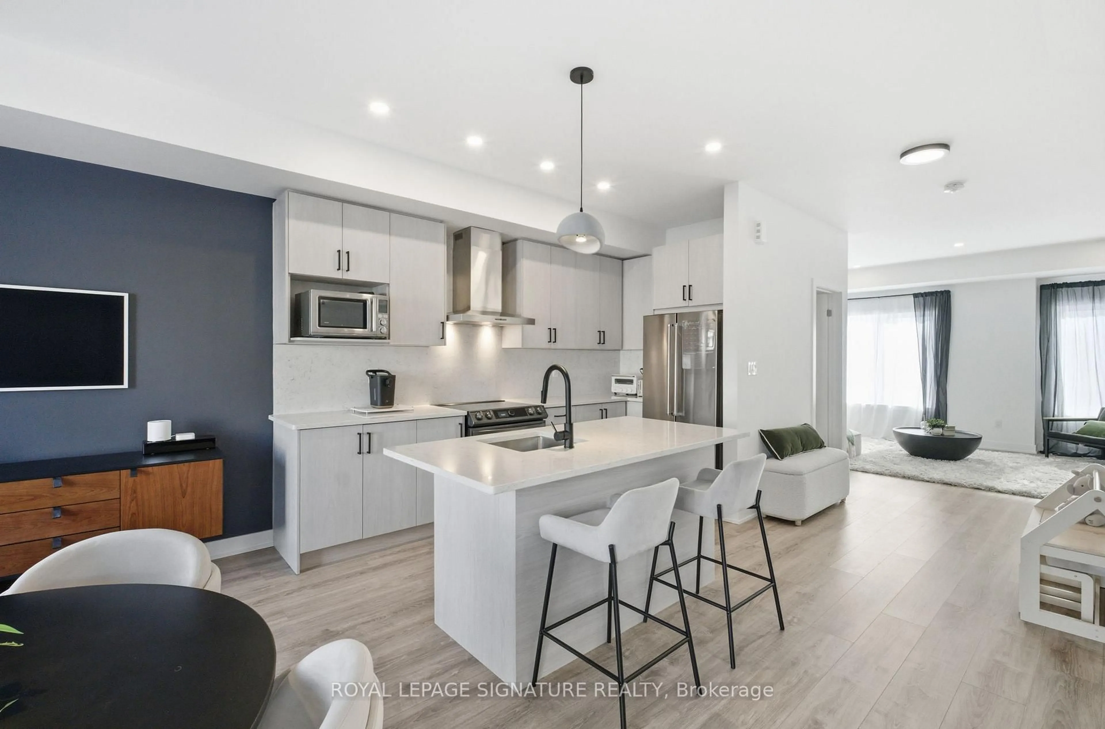 Open concept kitchen, ceramic/tile floor for 82 Covington Cres, Whitchurch-Stouffville Ontario L4A 4W8