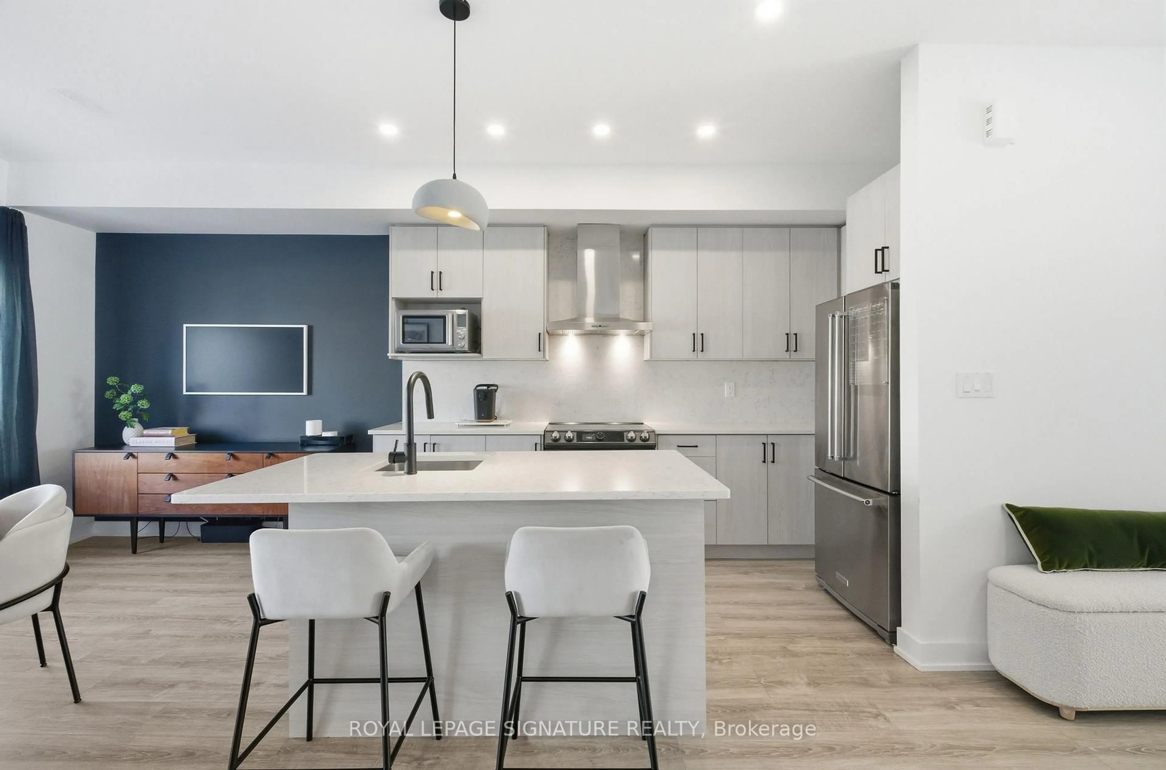 Open concept kitchen, unknown for 82 Covington Cres, Whitchurch-Stouffville Ontario L4A 4W8