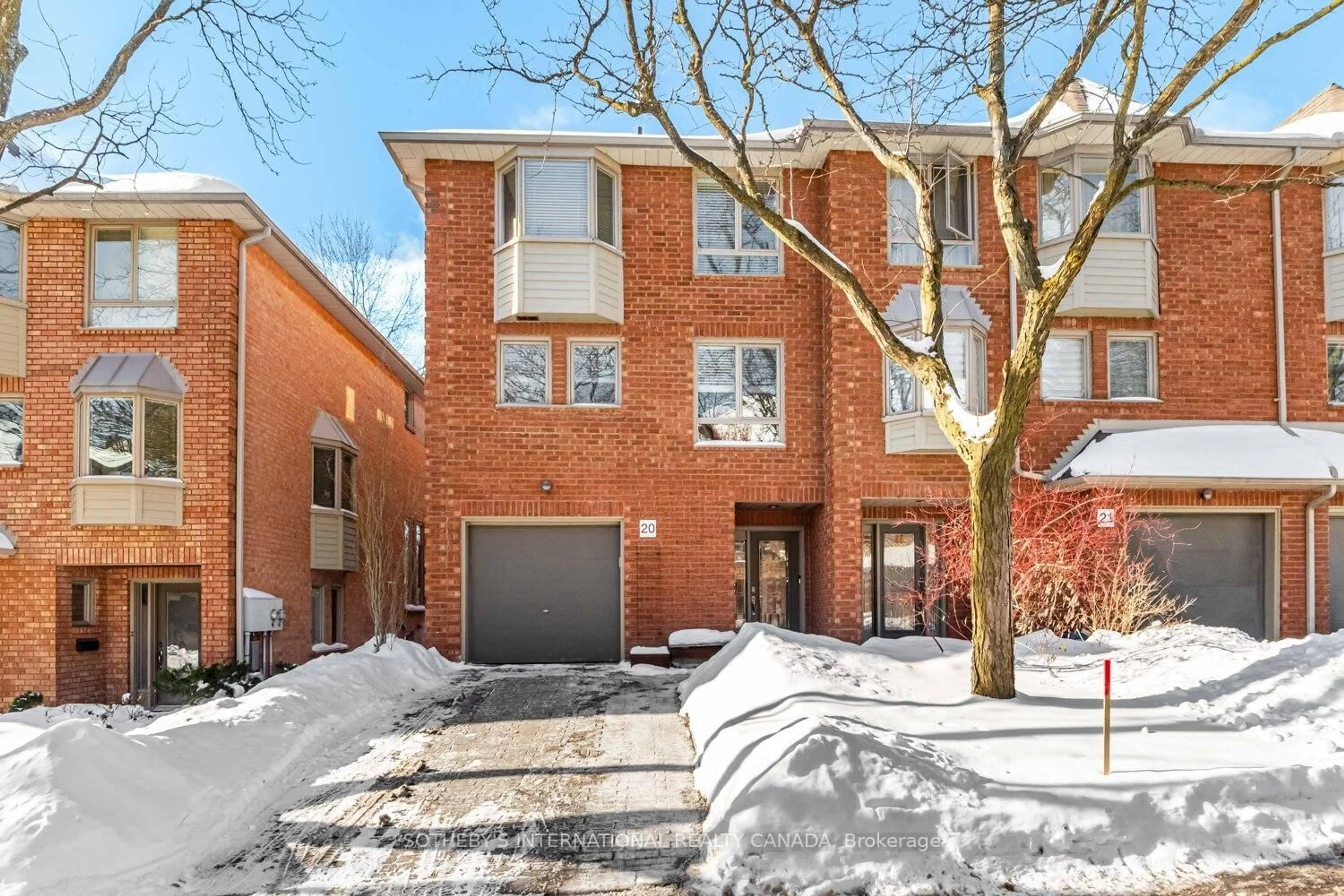 Home with brick exterior material, street for 125 Weldrick Rd #20, Richmond Hill Ontario L4C 3V2