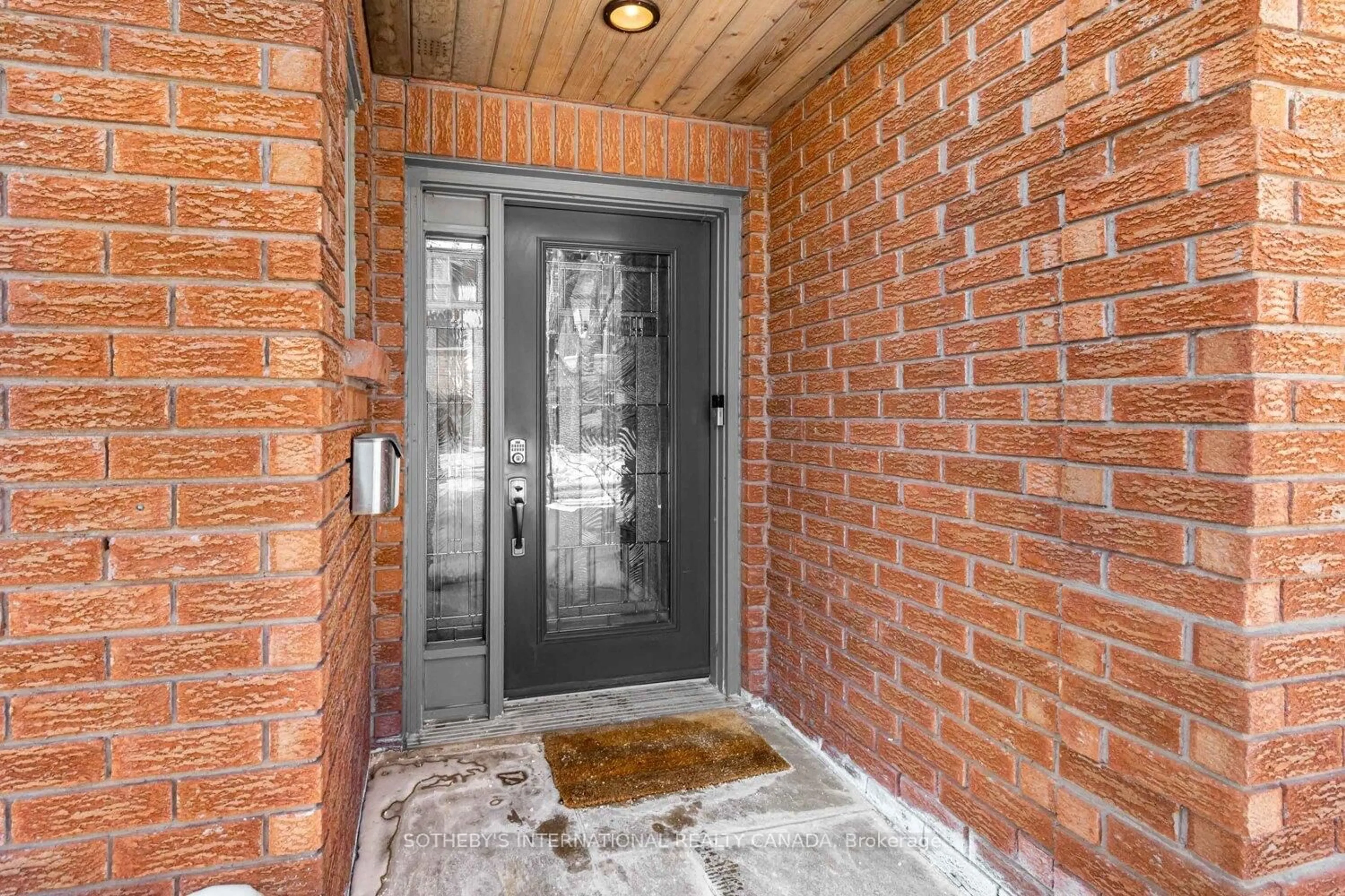 Indoor entryway for 125 Weldrick Rd #20, Richmond Hill Ontario L4C 3V2