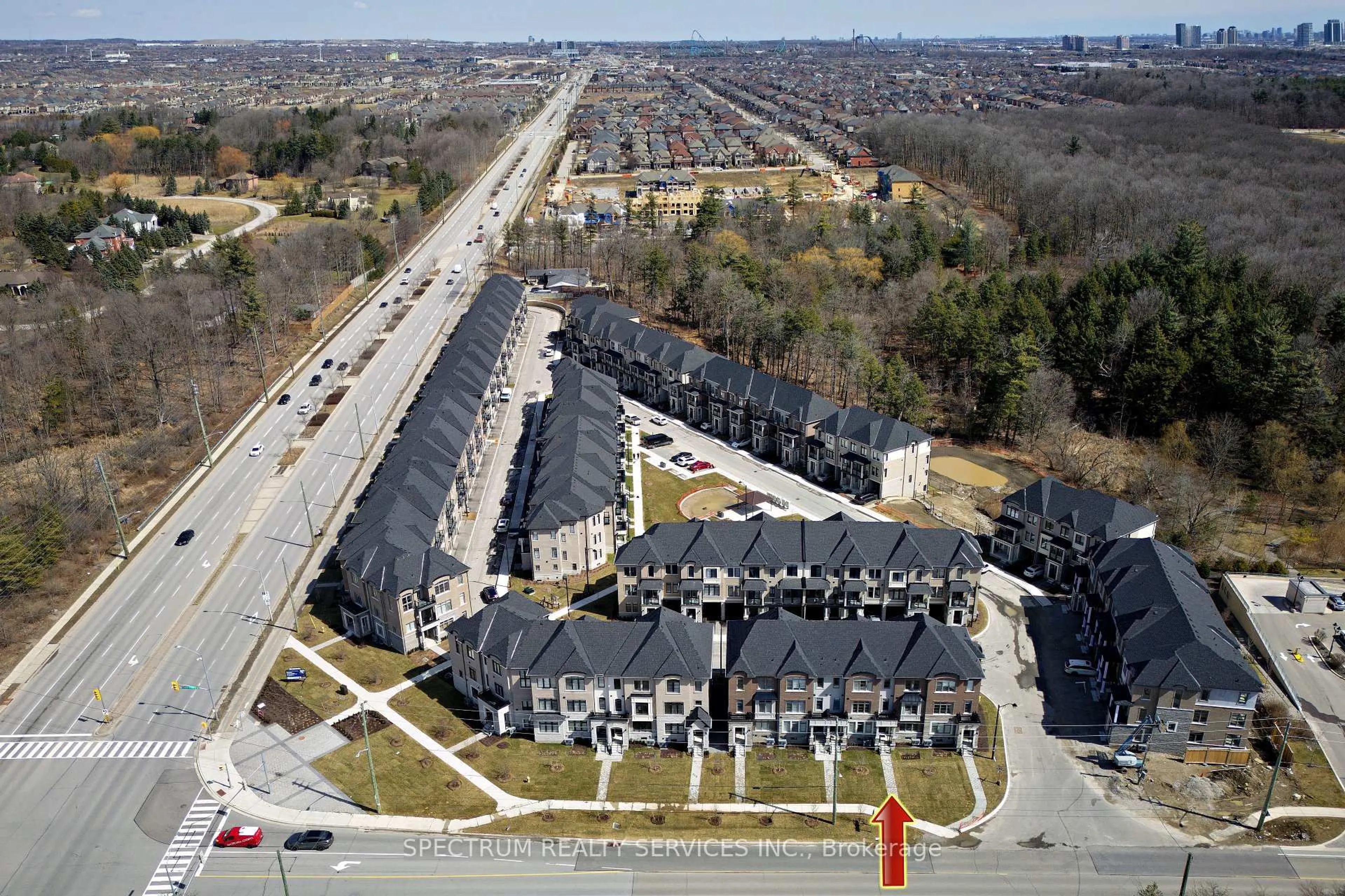 A pic from outside/outdoor area/front of a property/back of a property/a pic from drone, street for 176 De La Roche Dr, Vaughan Ontario L4H 5G4