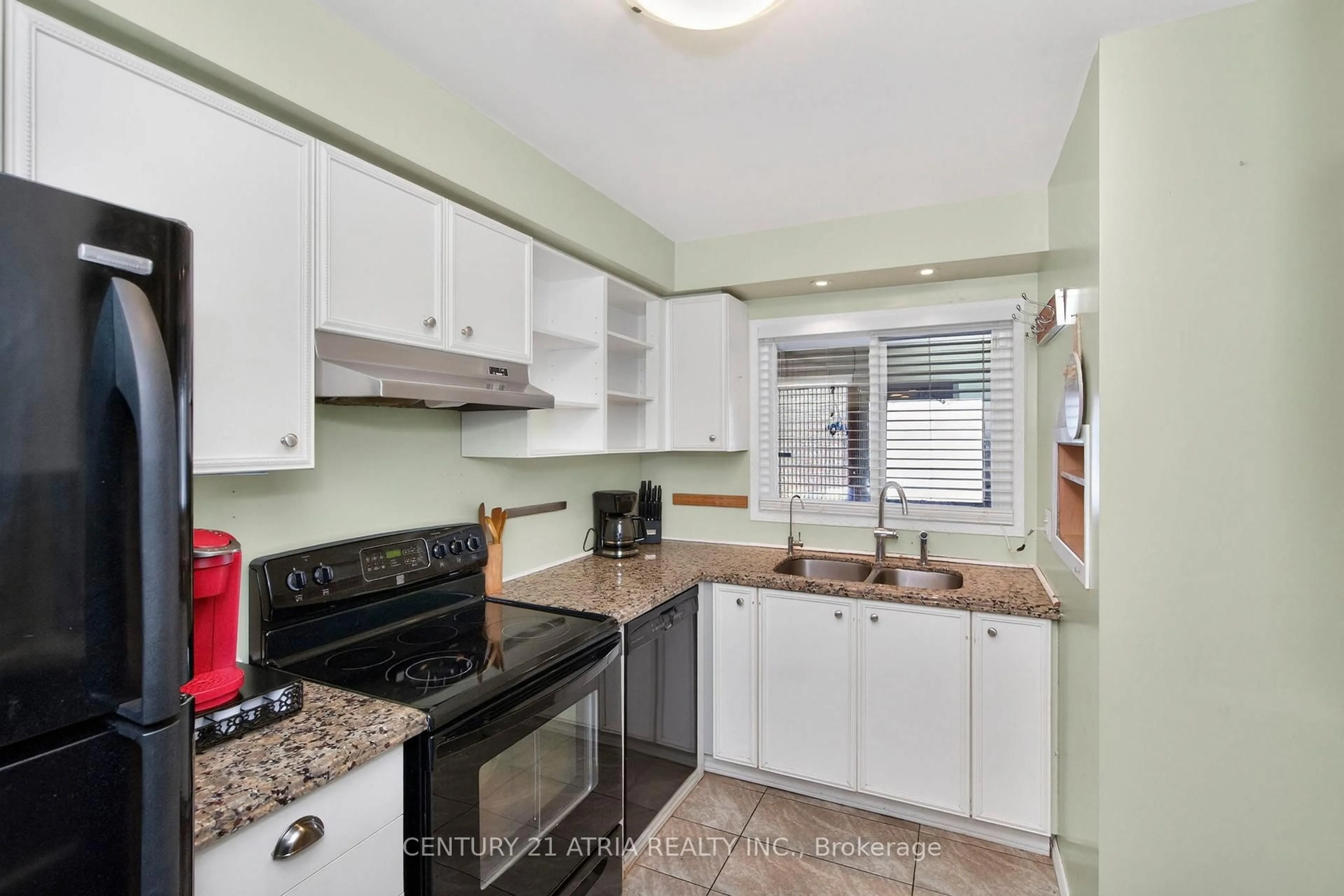 Standard kitchen, ceramic/tile floor for 1154 Inniswood St, Innisfil Ontario L9S 1X9