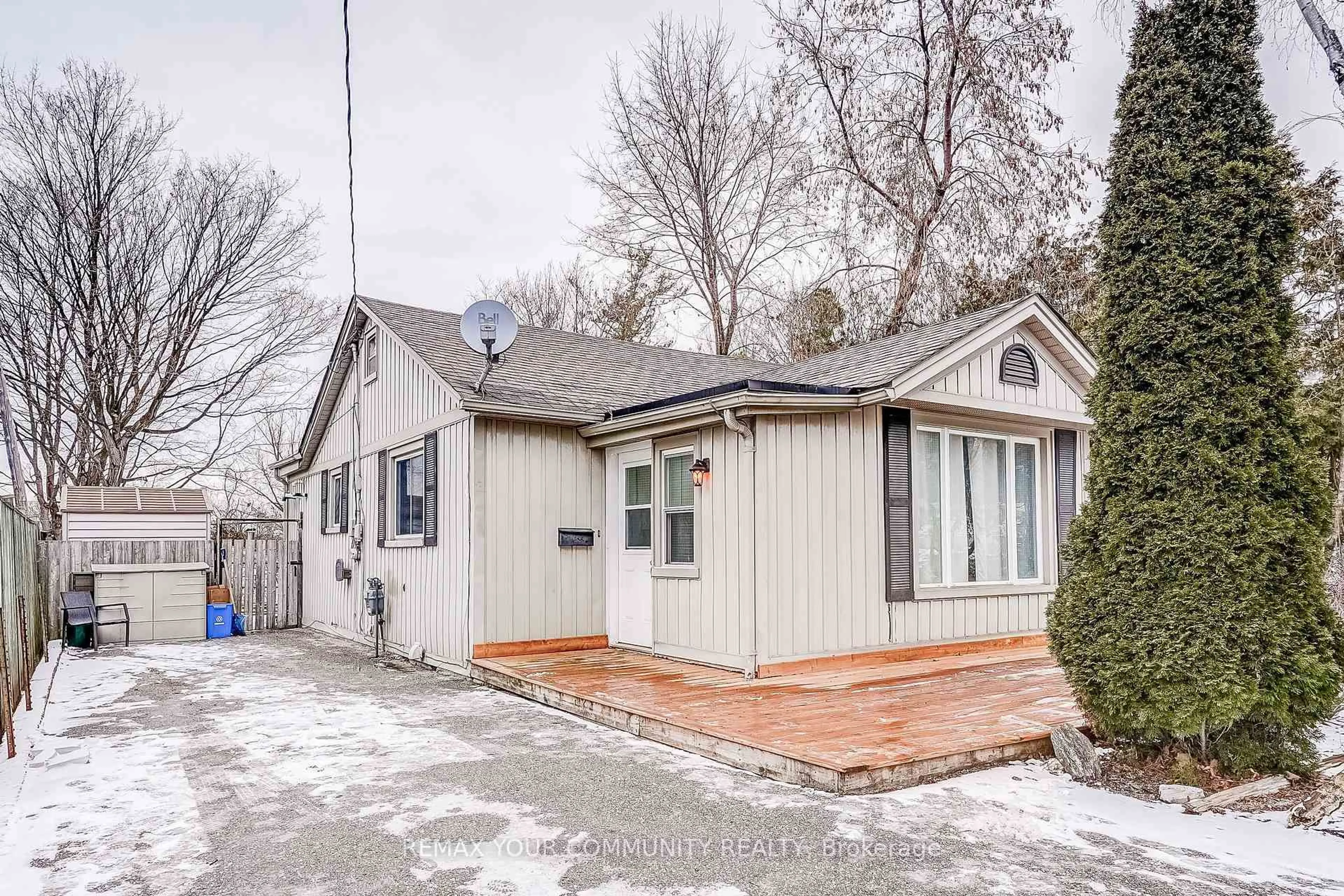 Shed for 244 Cedarholme Ave, Georgina Ontario L4P 2W4