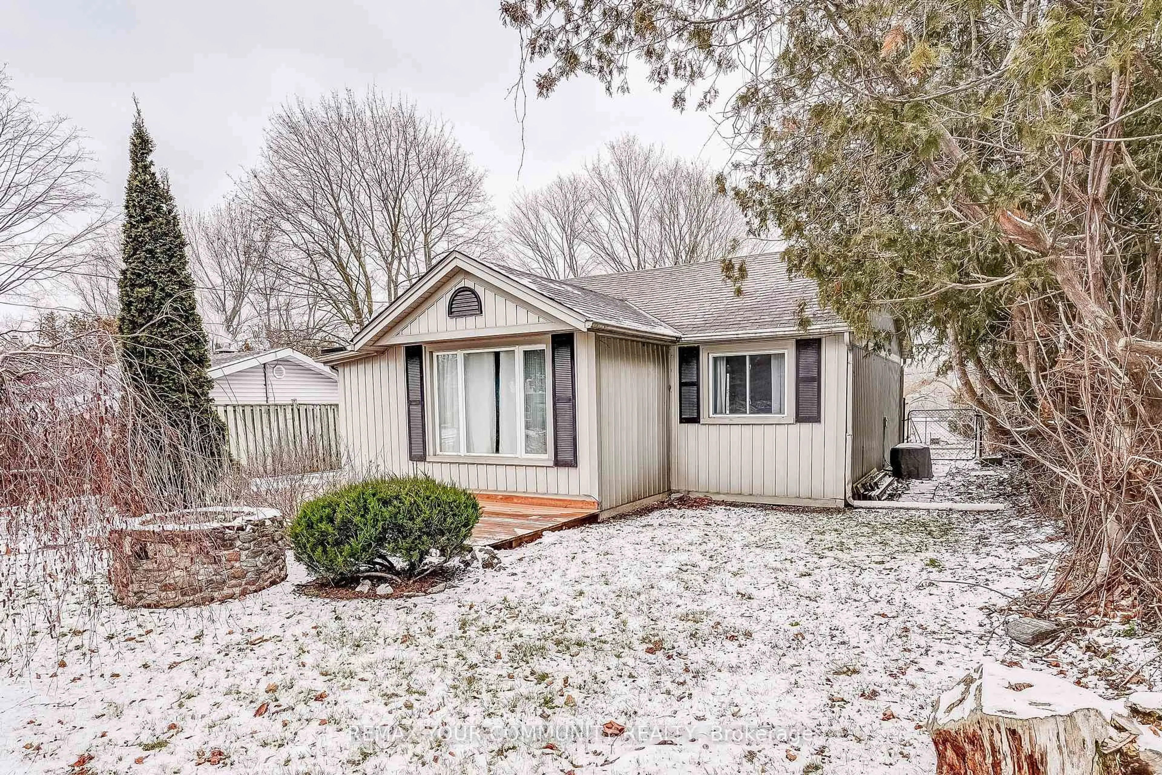 Shed for 244 Cedarholme Ave, Georgina Ontario L4P 2W4