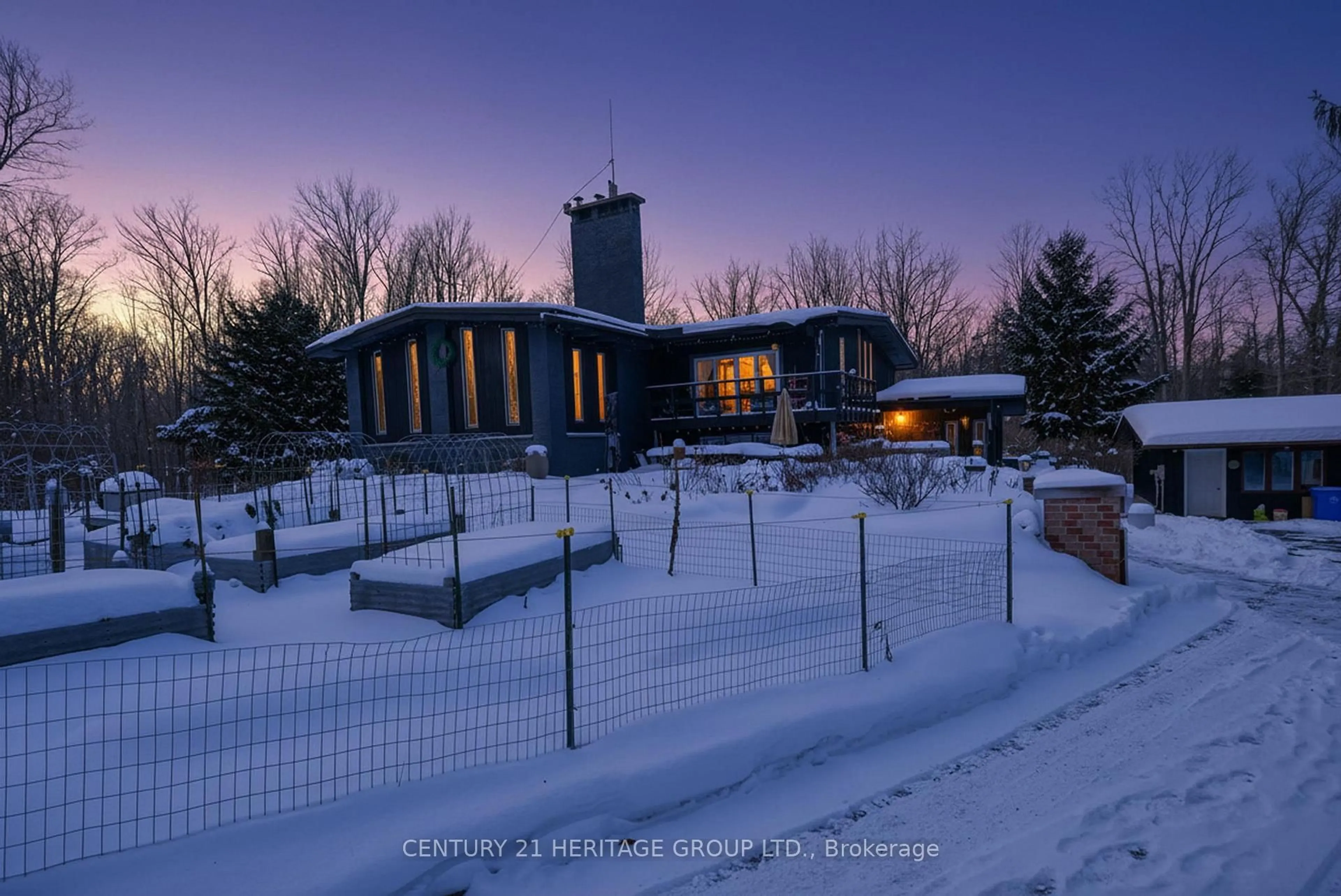 A pic from outside/outdoor area/front of a property/back of a property/a pic from drone, unknown for 4074 St. John's Sdrd, Whitchurch-Stouffville Ontario L4A 2T7