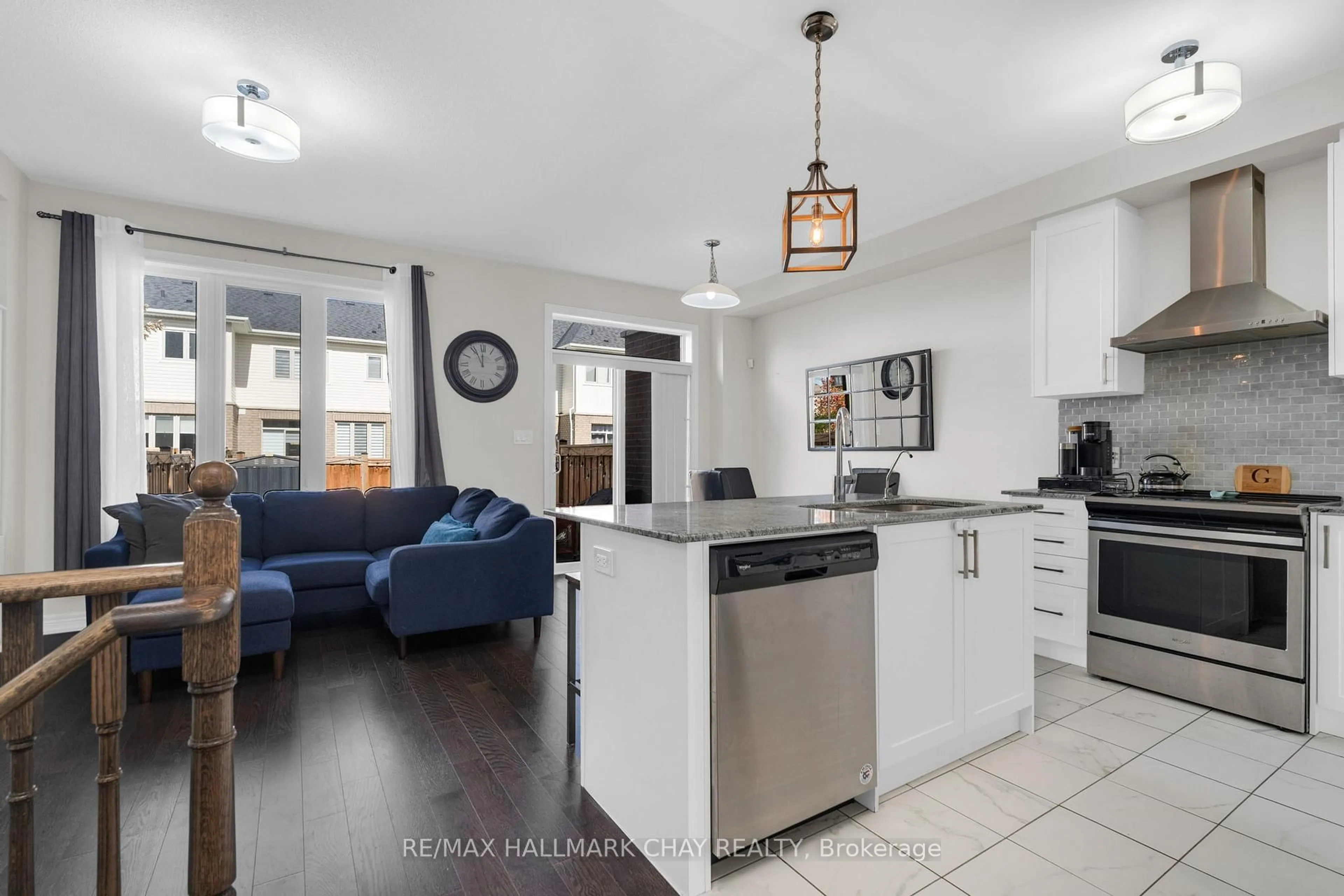 Open concept kitchen, ceramic/tile floor for 46 Clifford Cres, New Tecumseth Ontario L0G 1W0