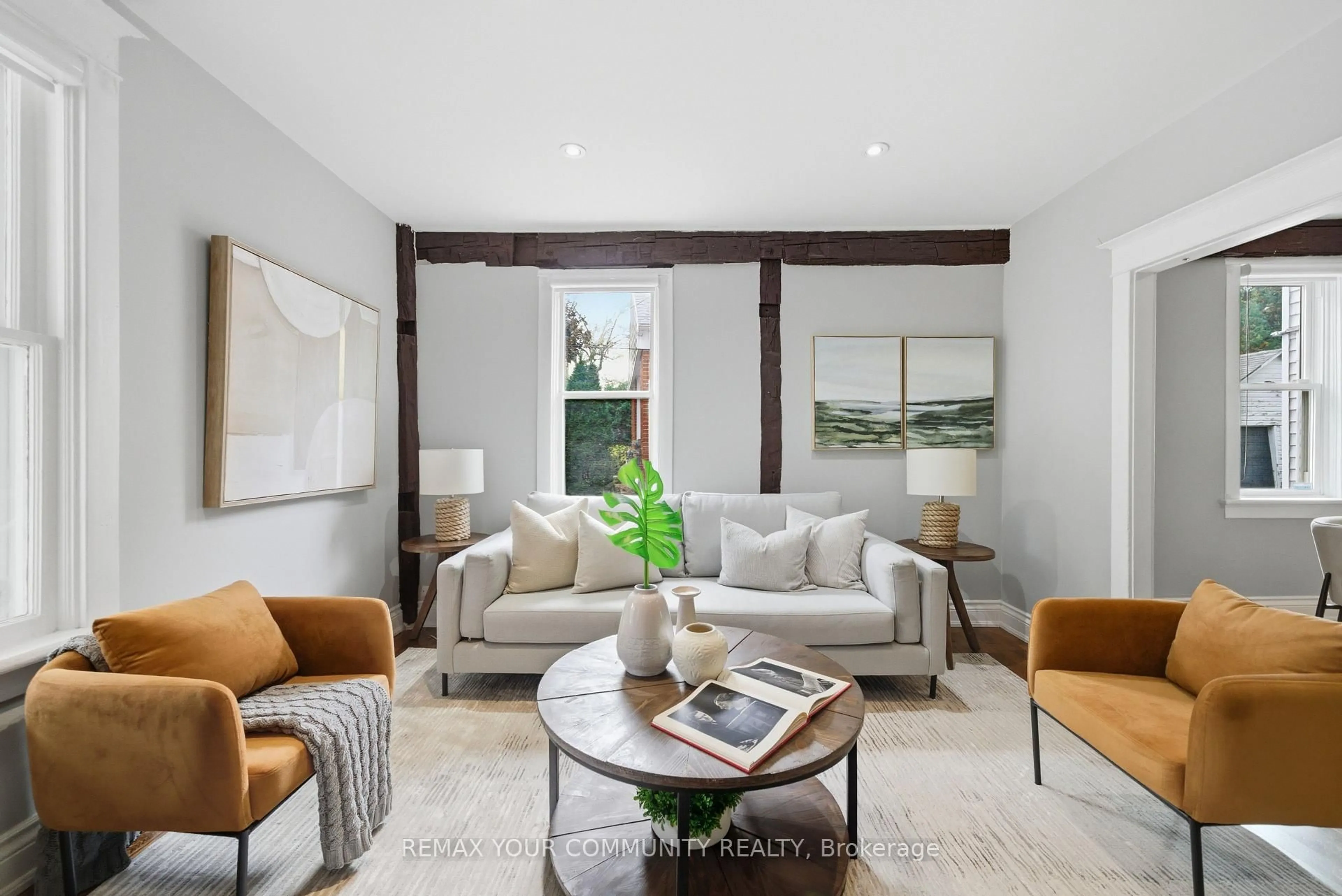 Living room with furniture, unknown for 30 Elizabeth St, Richmond Hill Ontario L4C 3V4