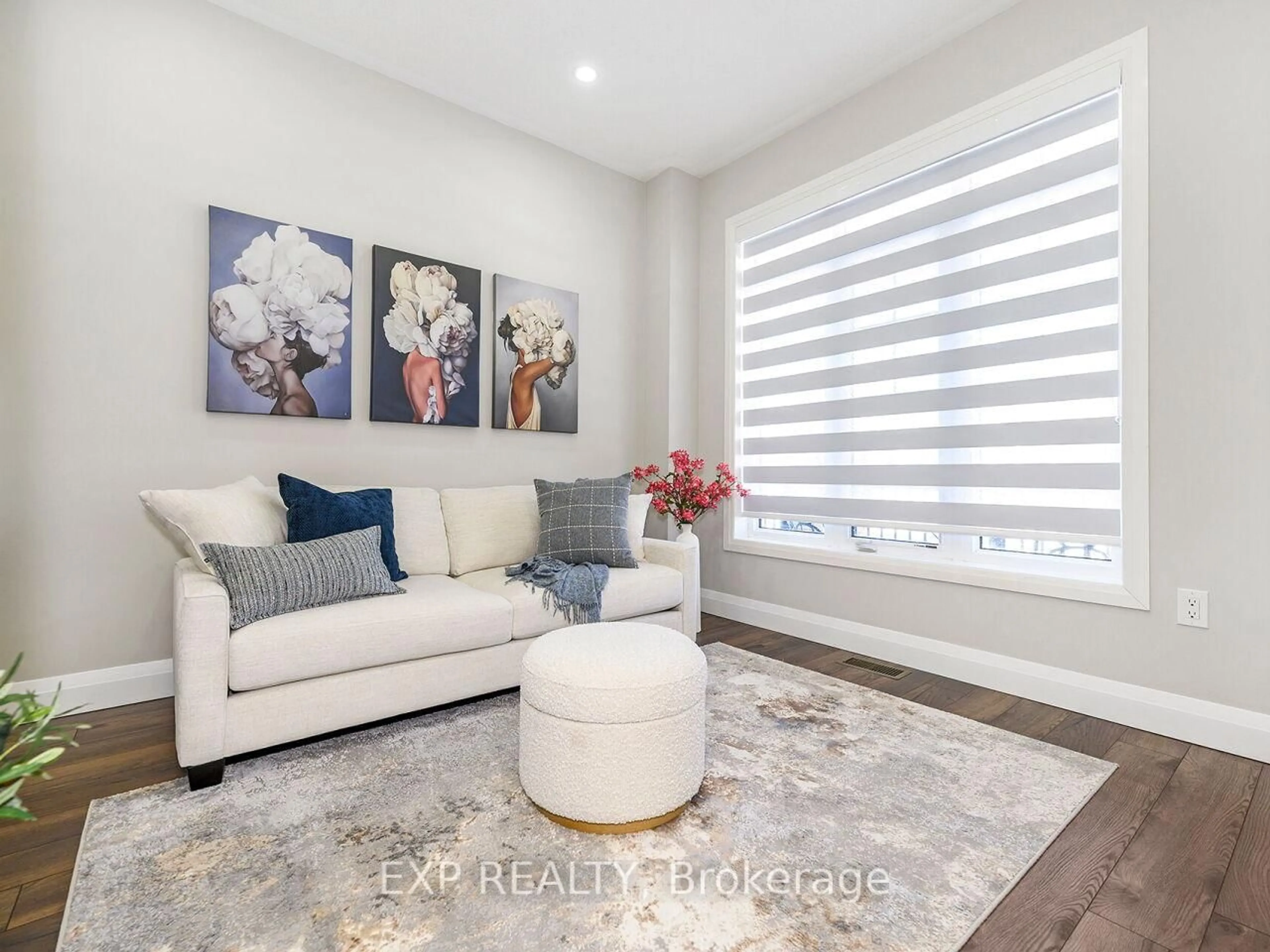 Living room with furniture, unknown for 71 Donnan Dr, New Tecumseth Ontario L0G 1W0