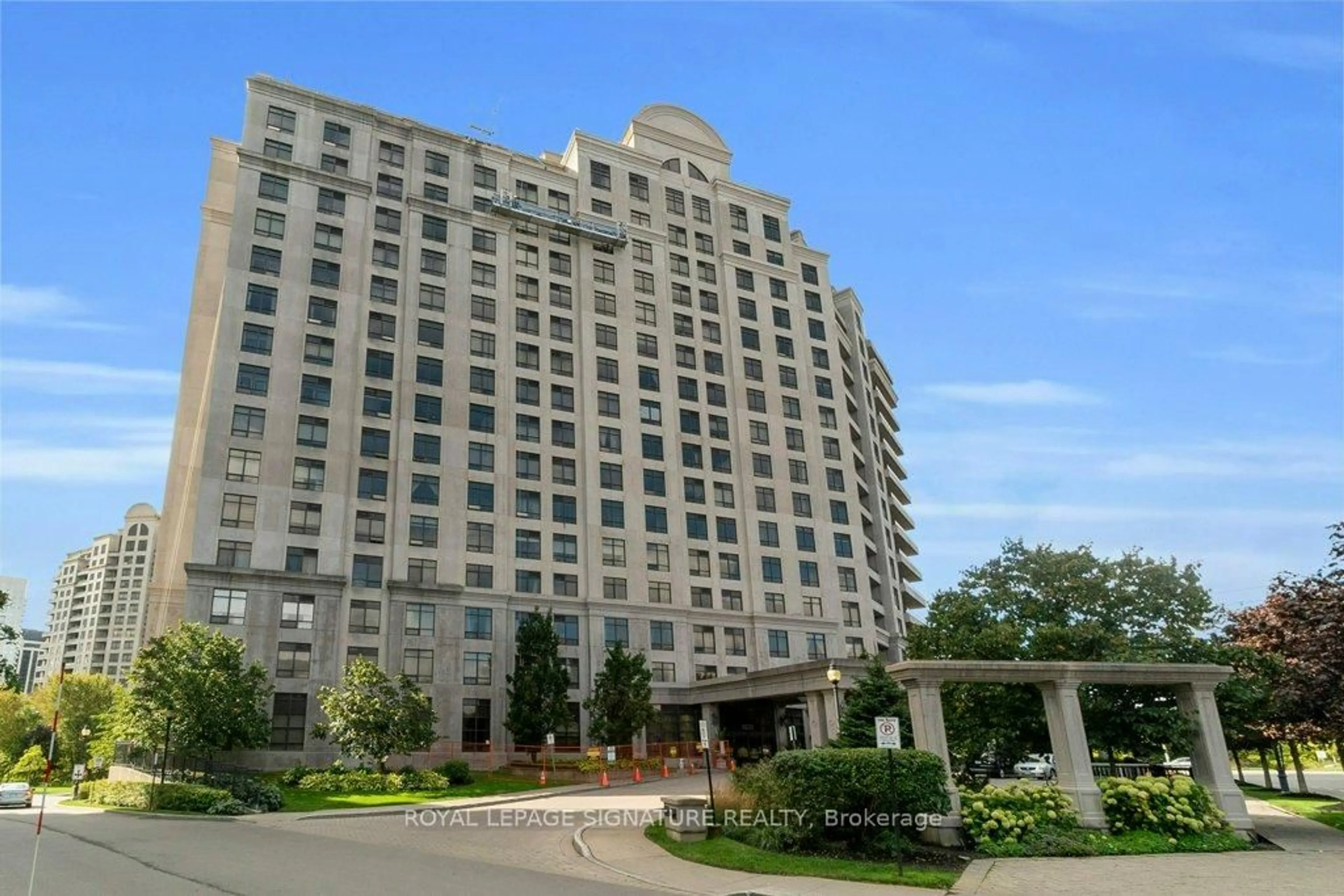 Indoor foyer for 9235 Jane St #707, Vaughan Ontario L6A 0J8