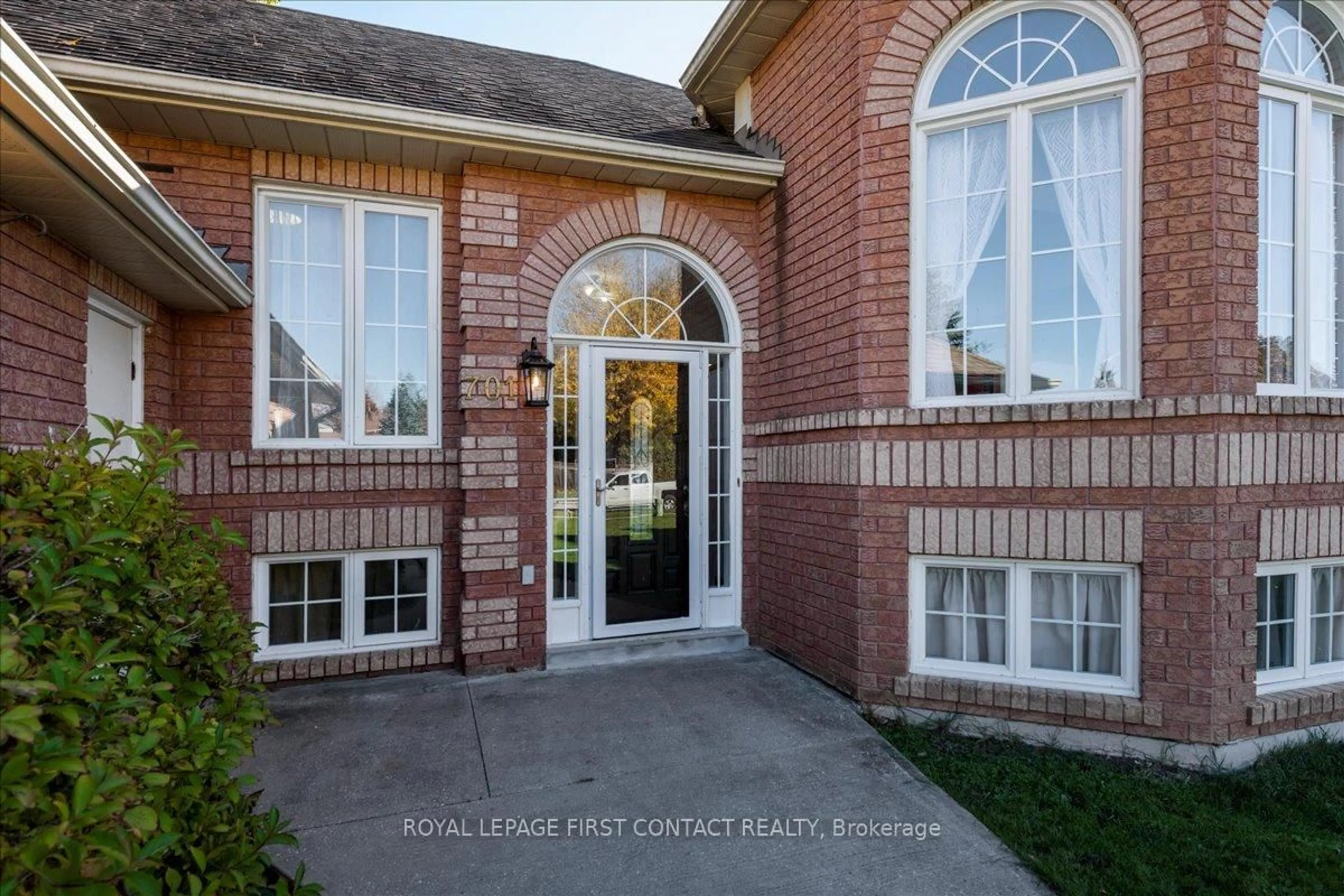 Home with brick exterior material, street for 701 Happy Vale Dr, Innisfil Ontario L9S 2E6