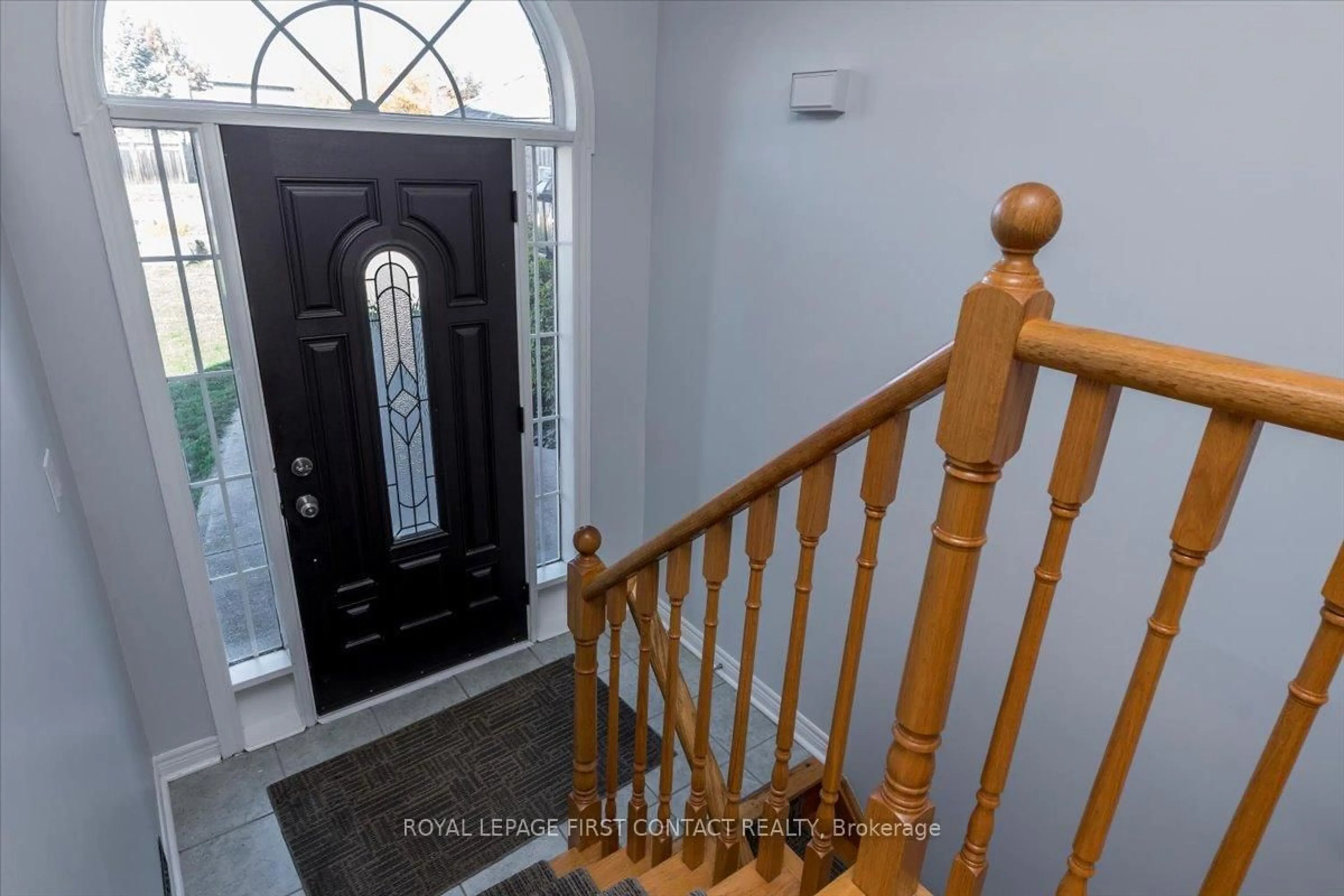 Indoor entryway for 701 Happy Vale Dr, Innisfil Ontario L9S 2E6