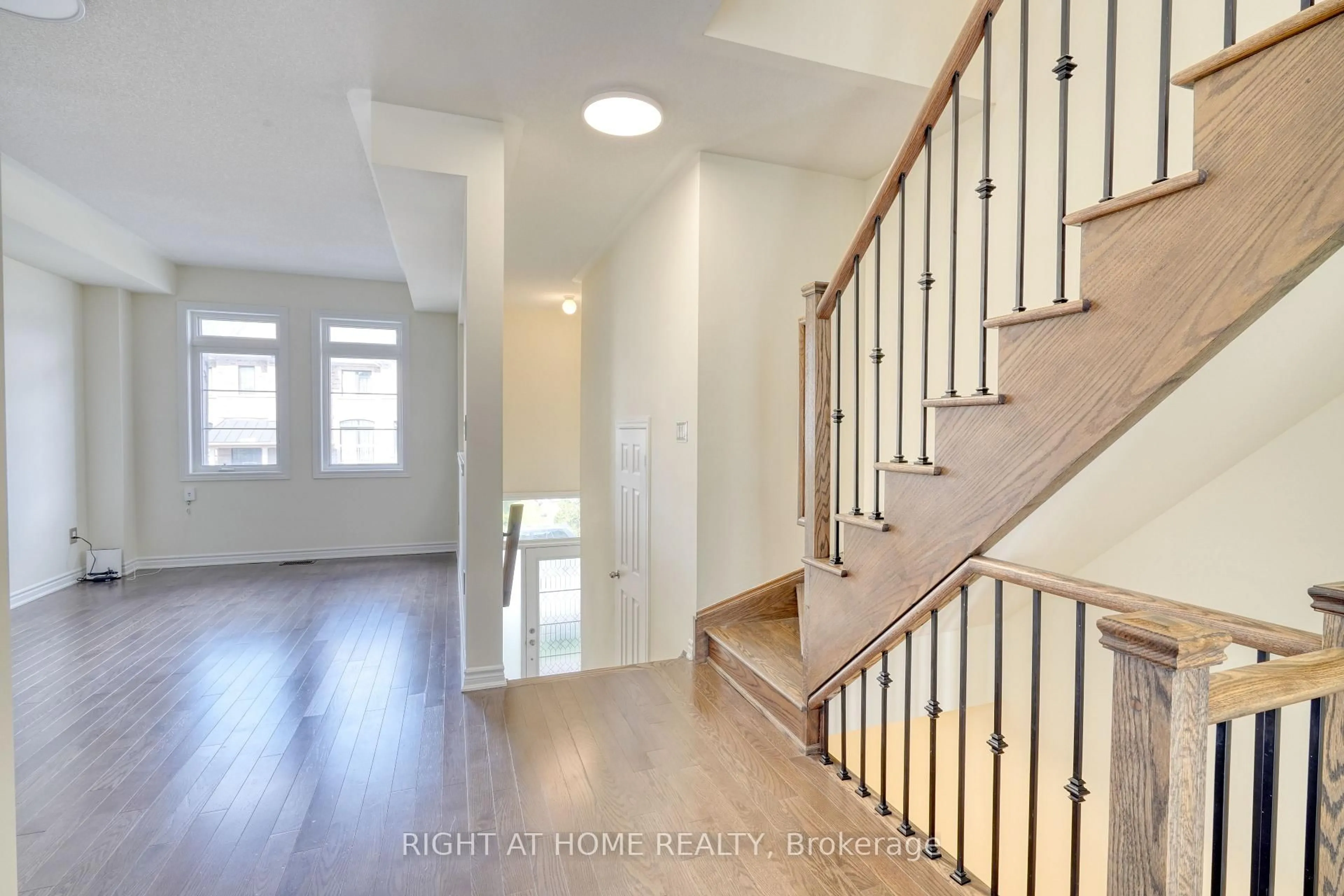 Indoor entryway for 53 Sandwell St, Vaughan Ontario L4H 4R2