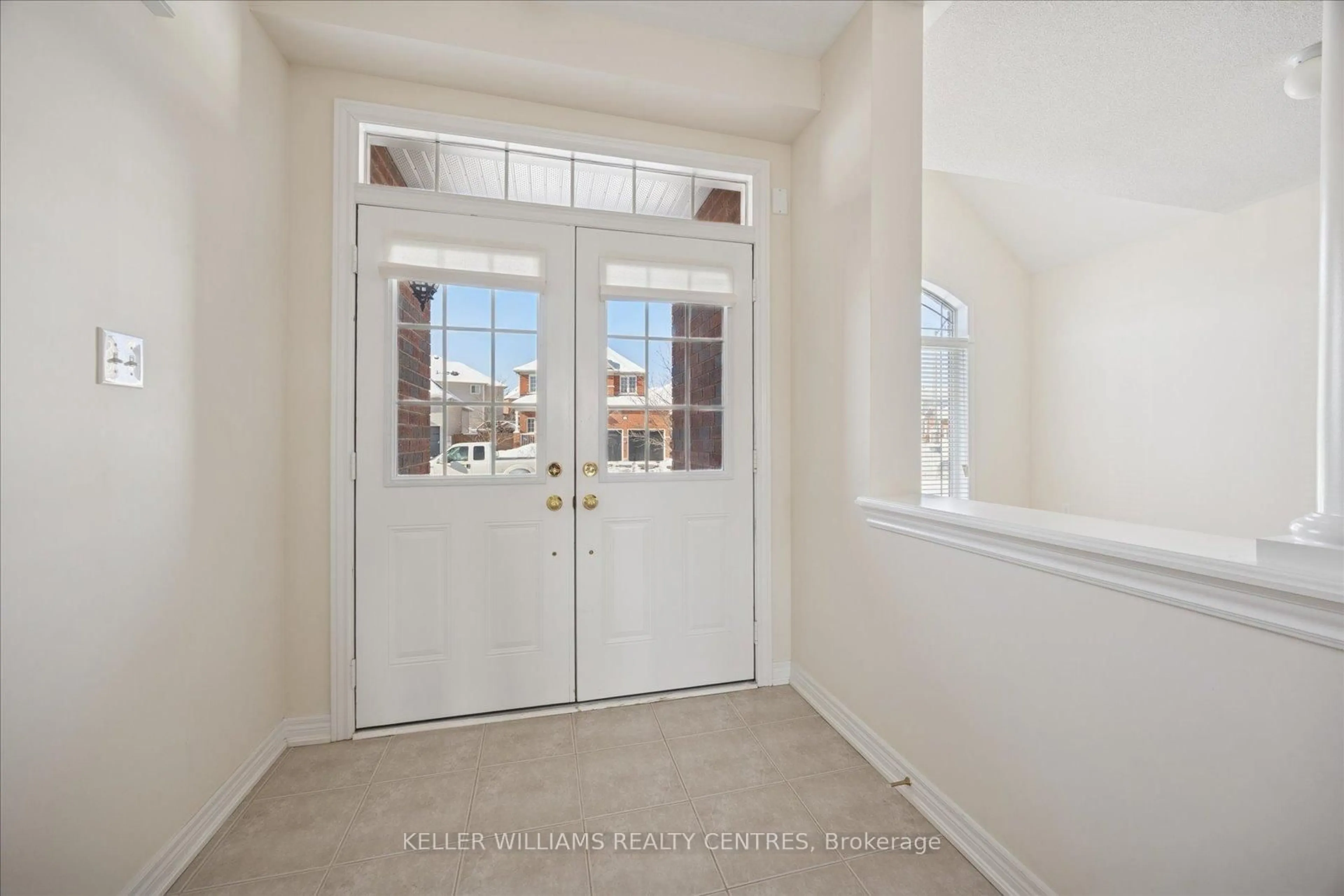 Indoor entryway for 3 Bache Ave, Georgina Ontario L4P 0C5