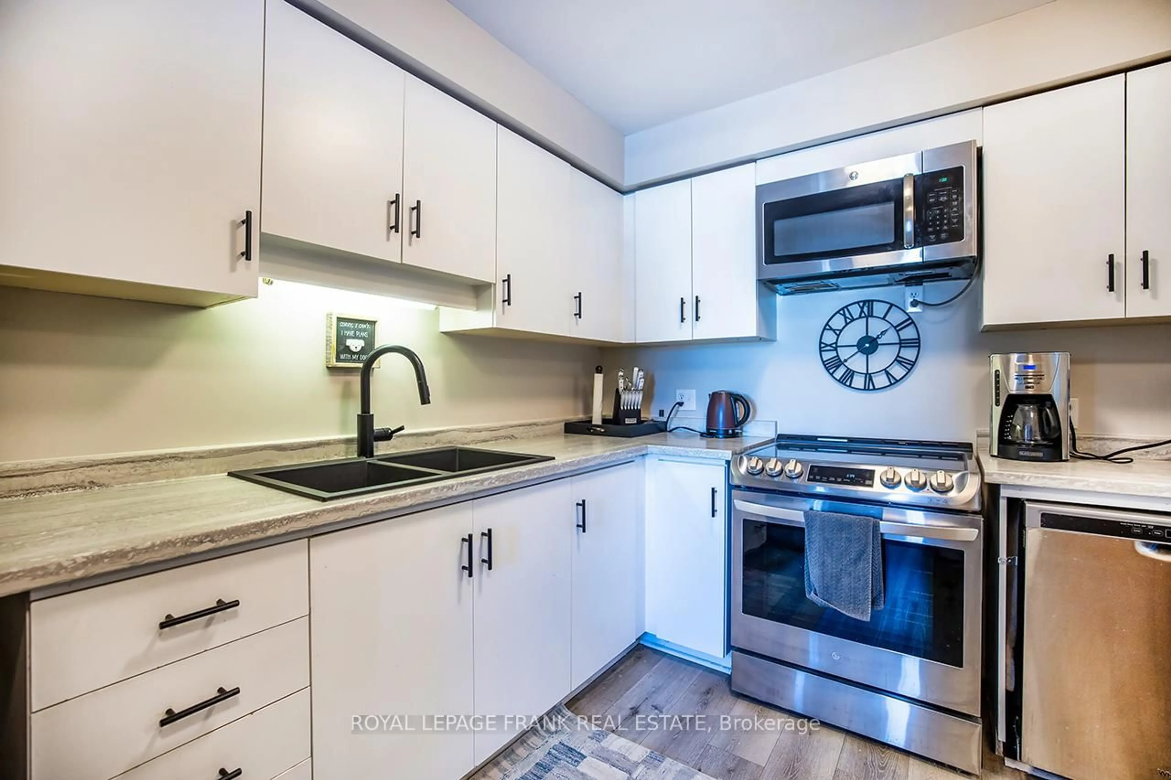 Standard kitchen, ceramic/tile floor for 433 May St #9, Brock Ontario L0K 1A0