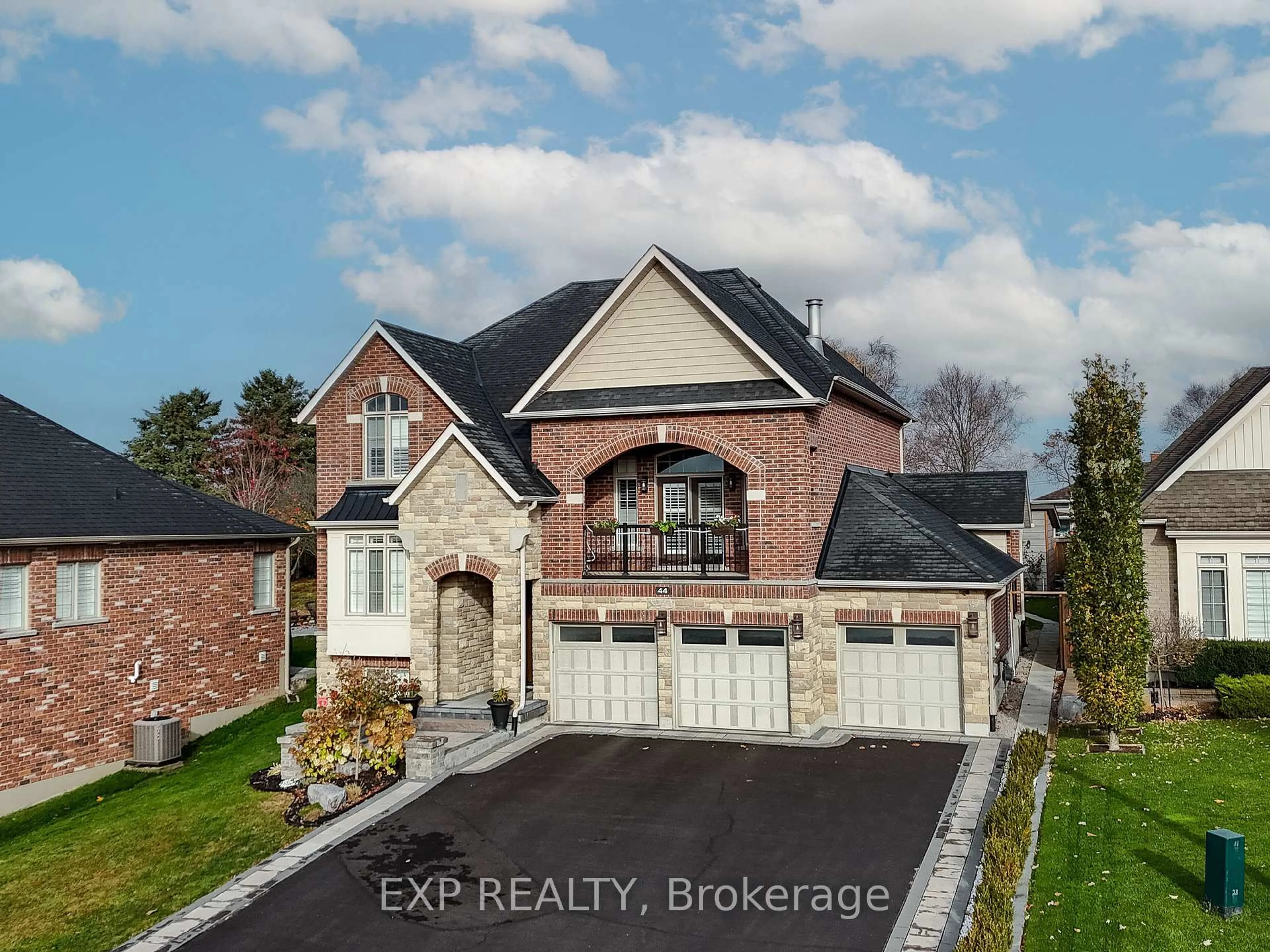 Home with brick exterior material, street for 44 Philson Crt, Innisfil Ontario L0L 1L0