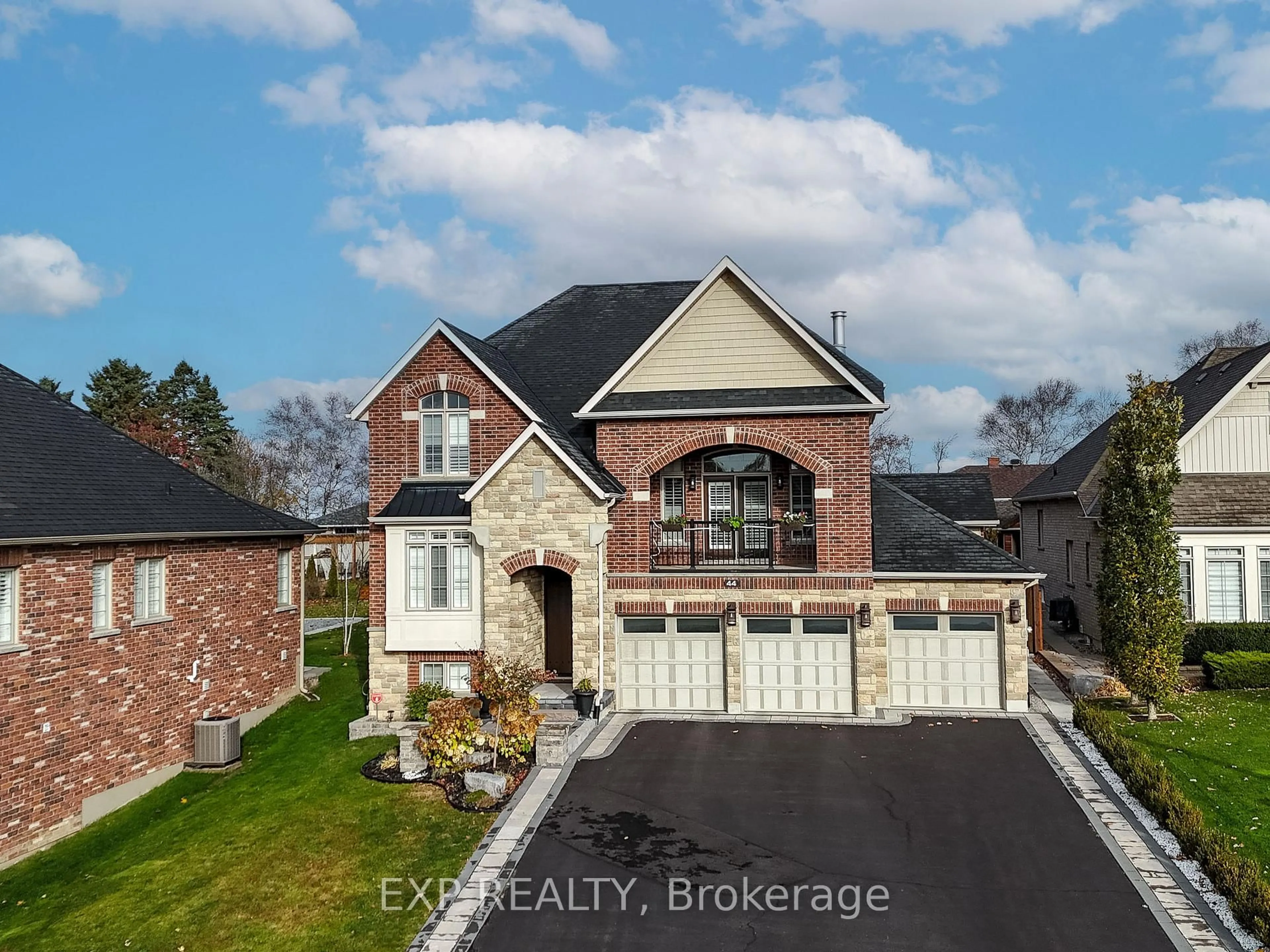 Home with brick exterior material, street for 44 Philson Crt, Innisfil Ontario L0L 1L0