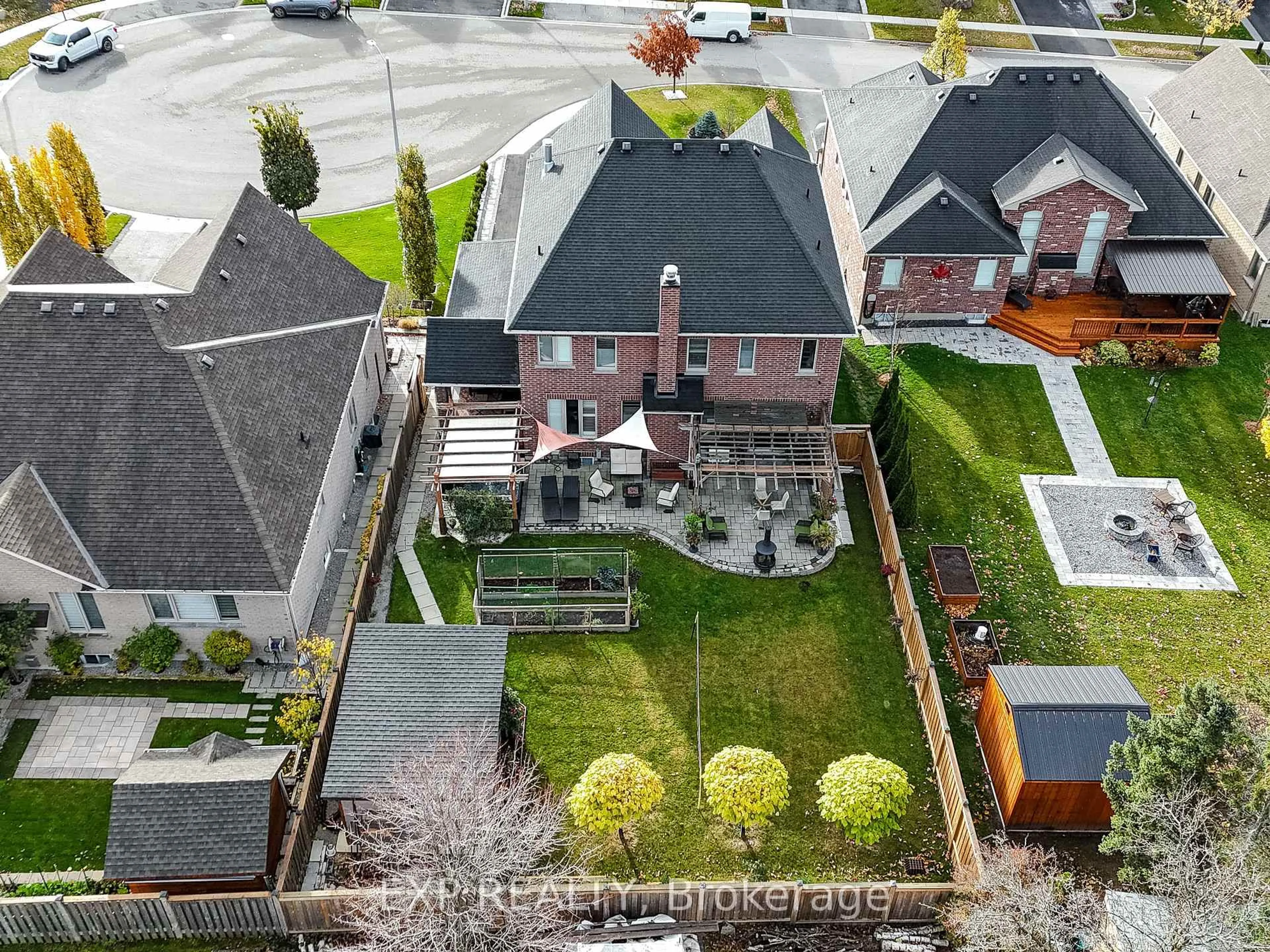 A pic from outside/outdoor area/front of a property/back of a property/a pic from drone, city buildings view from balcony for 44 Philson Crt, Innisfil Ontario L0L 1L0