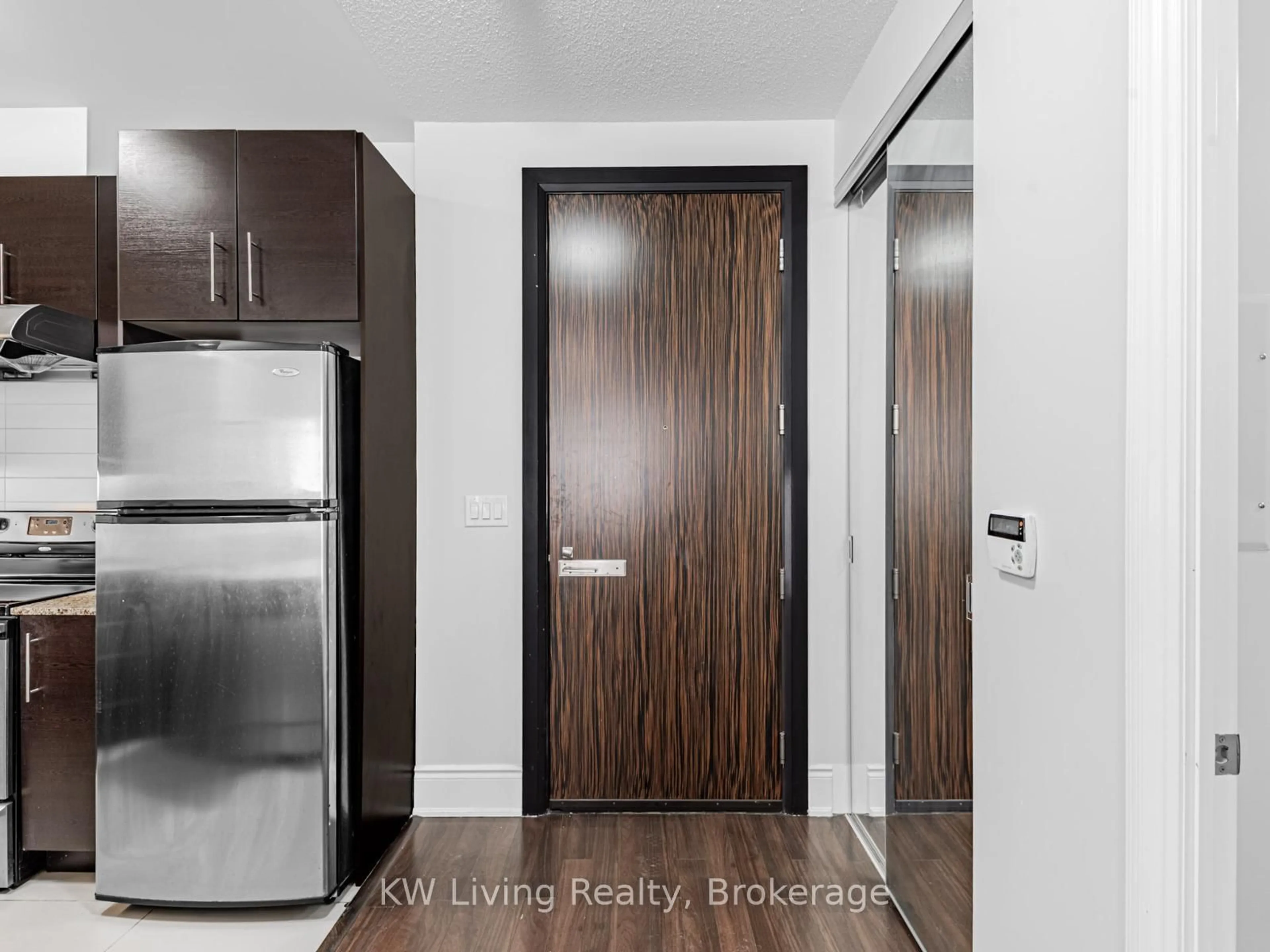 Indoor entryway for 273 South Park Rd #115, Markham Ontario L3T 0B5