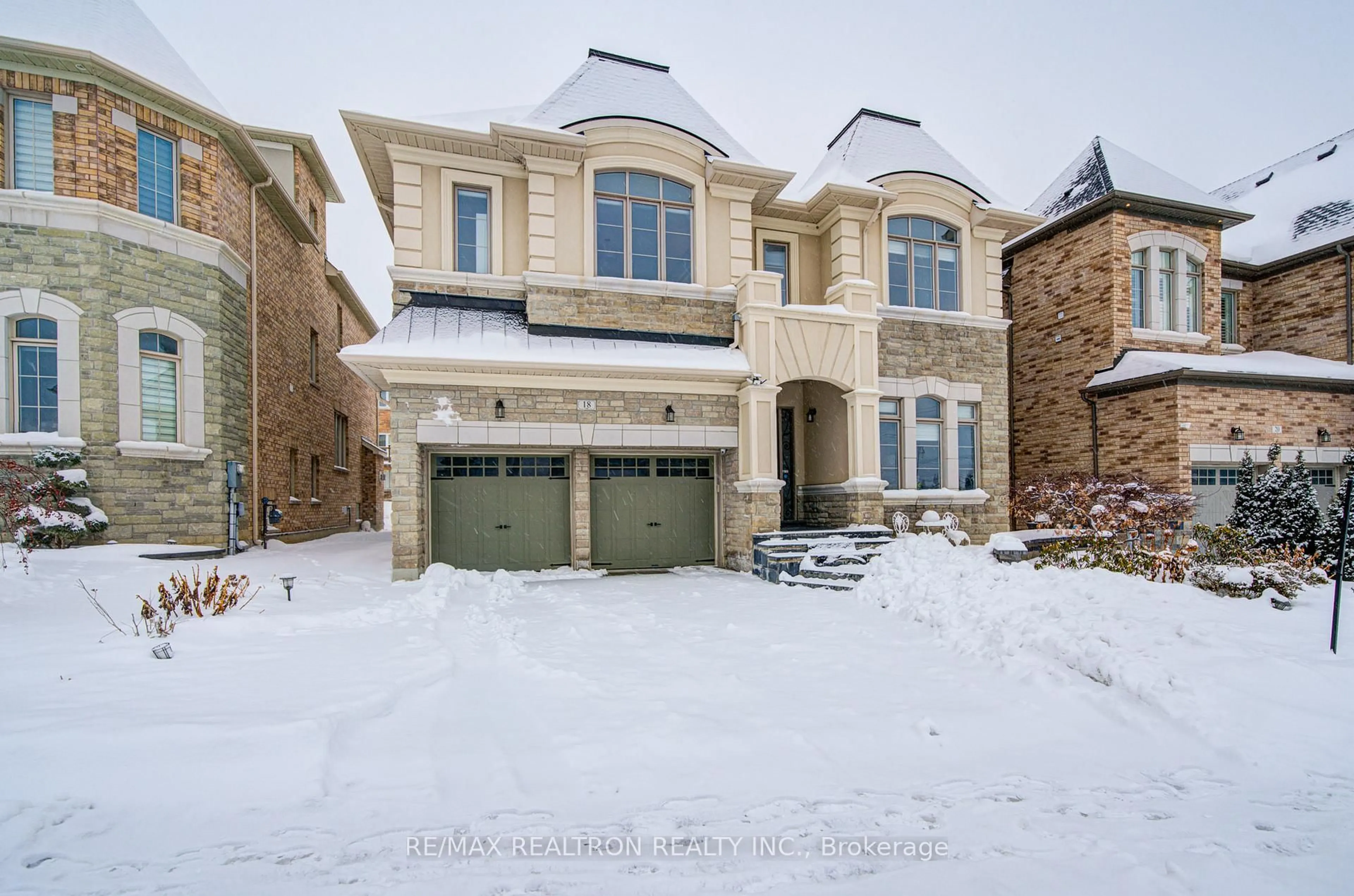 Home with brick exterior material, street for 18 Giardina Cres, Richmond Hill Ontario L4B 0G2