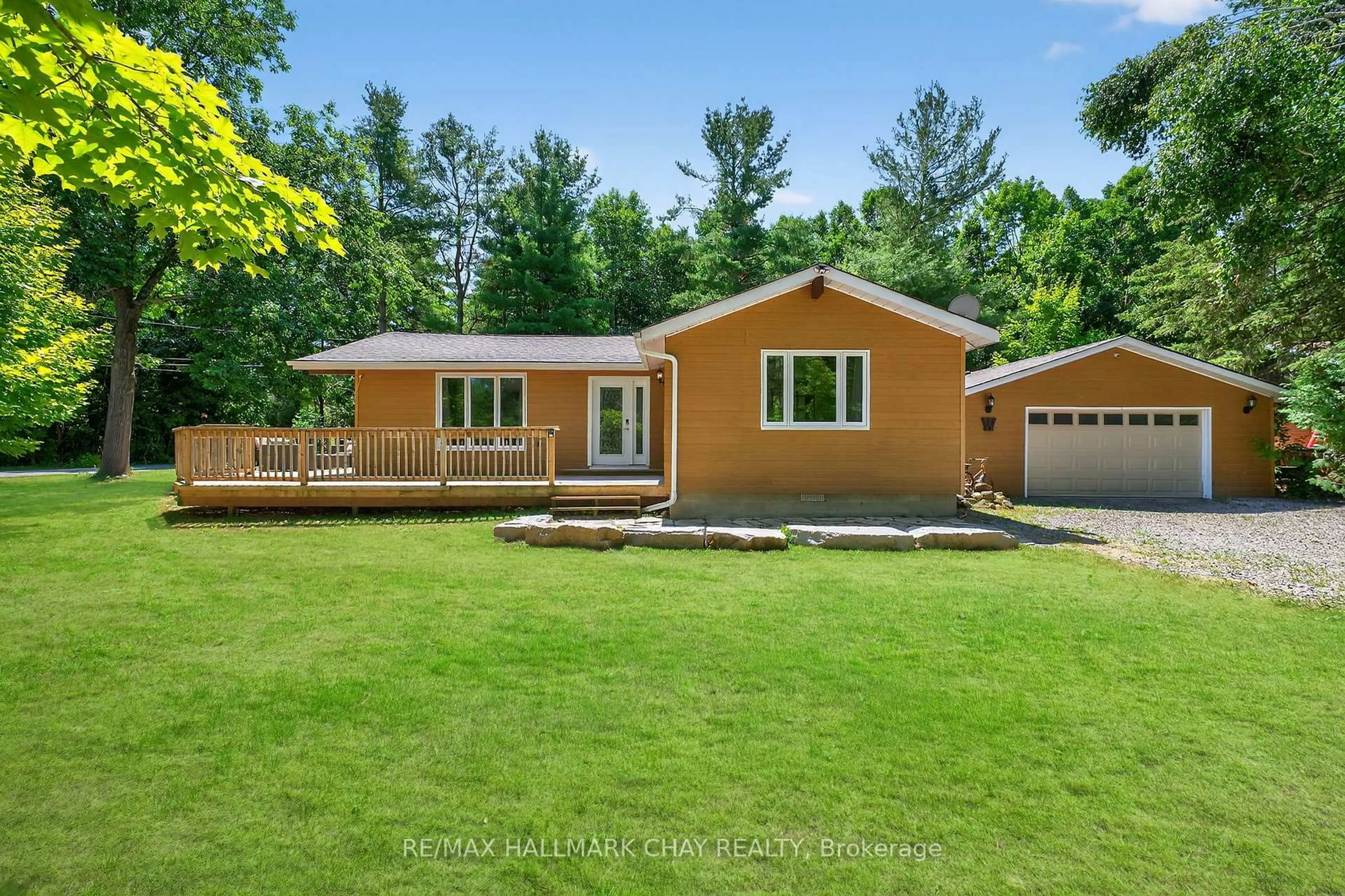 A pic from outside/outdoor area/front of a property/back of a property/a pic from drone, unknown for 135 Big Bay Point Rd, Innisfil Ontario L9S 2N3