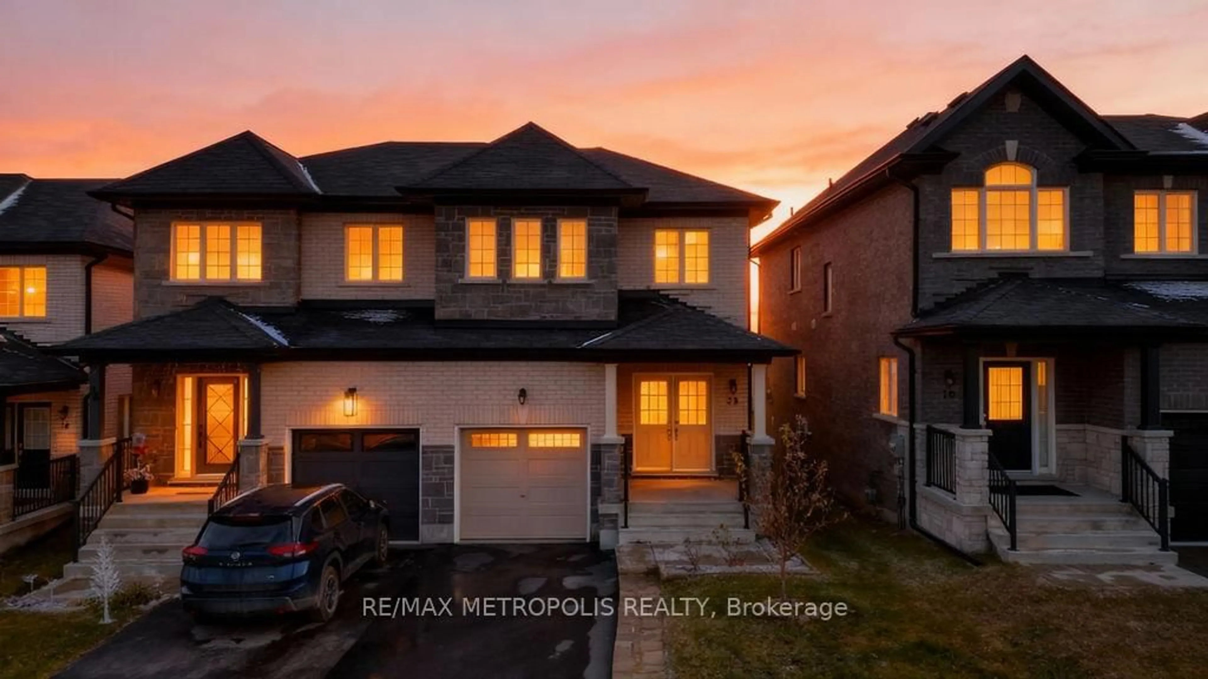 A pic from outside/outdoor area/front of a property/back of a property/a pic from drone, street for 22 Haskins Cres, Georgina Ontario L4P 0H4