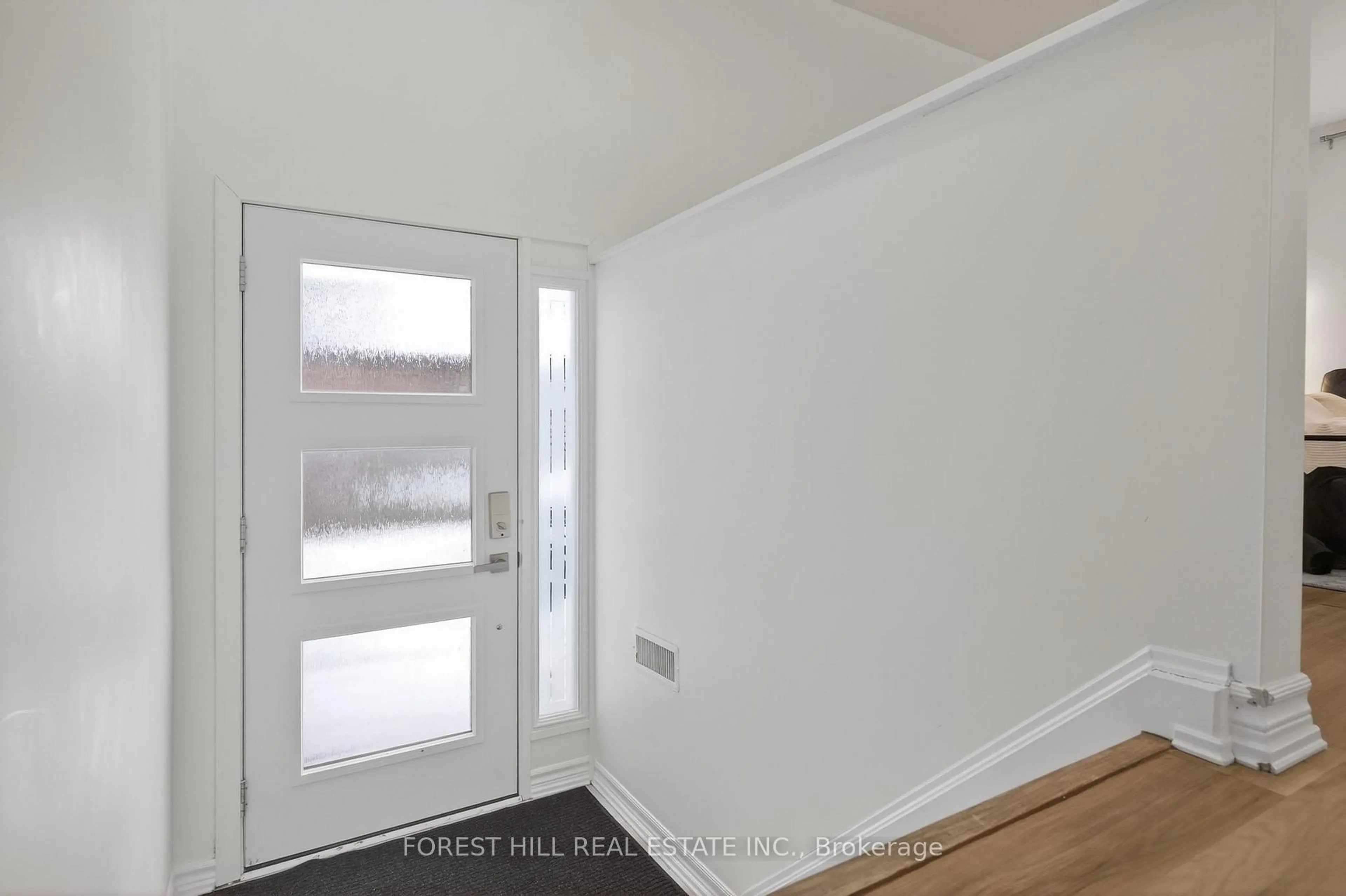 Indoor entryway for 55 Townsend Ave, Bradford West Gwillimbury Ontario L3Z 1X9